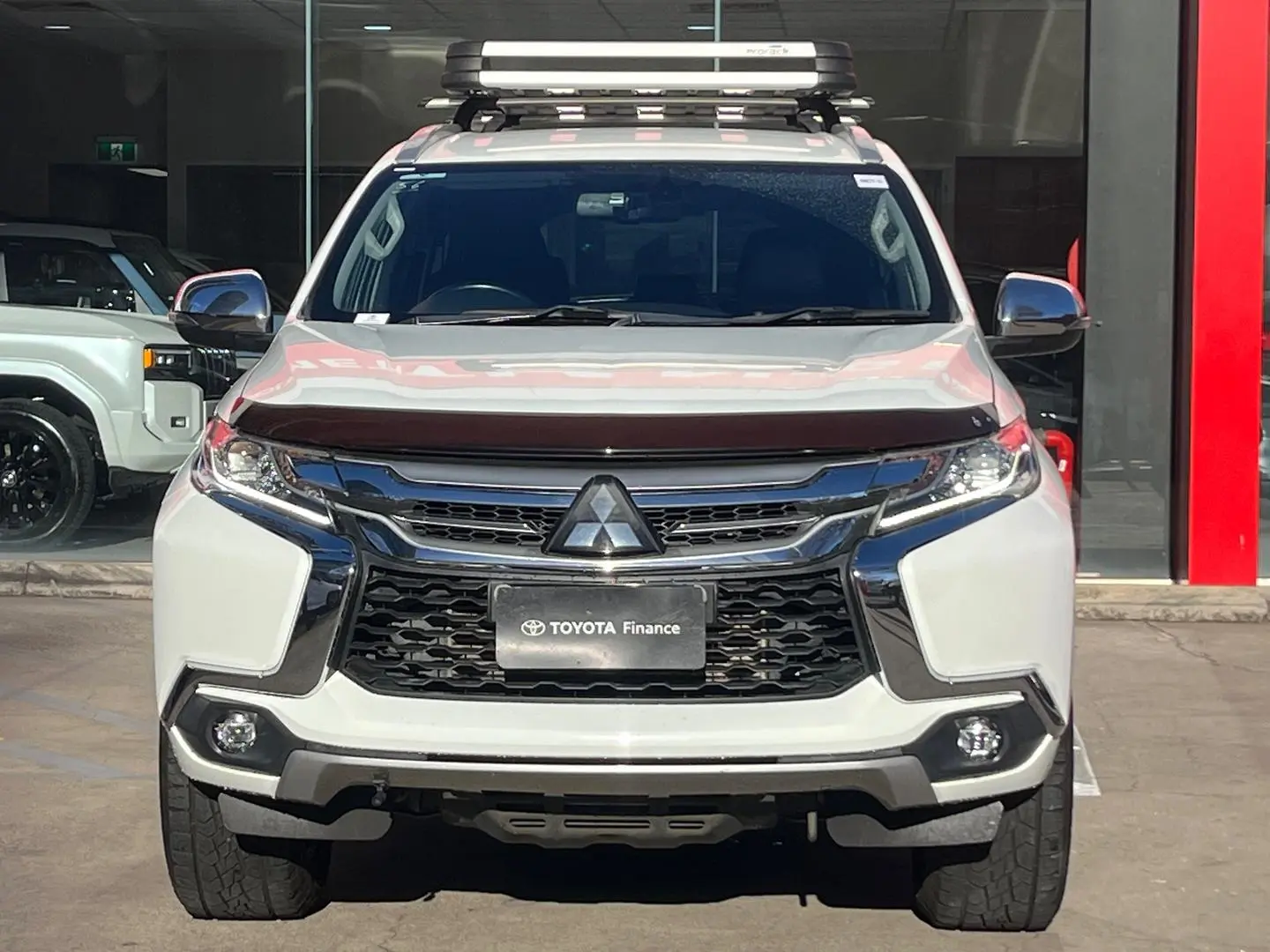 2018 Mitsubishi Pajero Sport Gallery Image 9