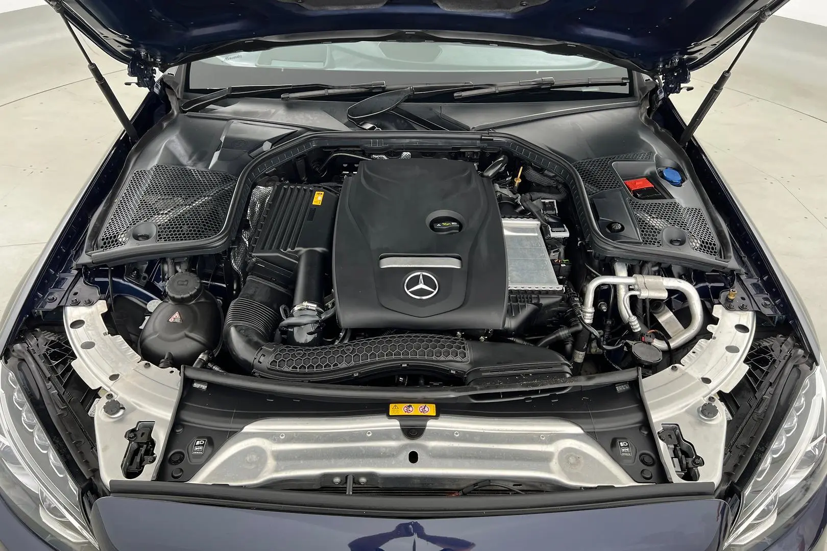 2018 Mercedes-Benz C-Class Gallery Image 27