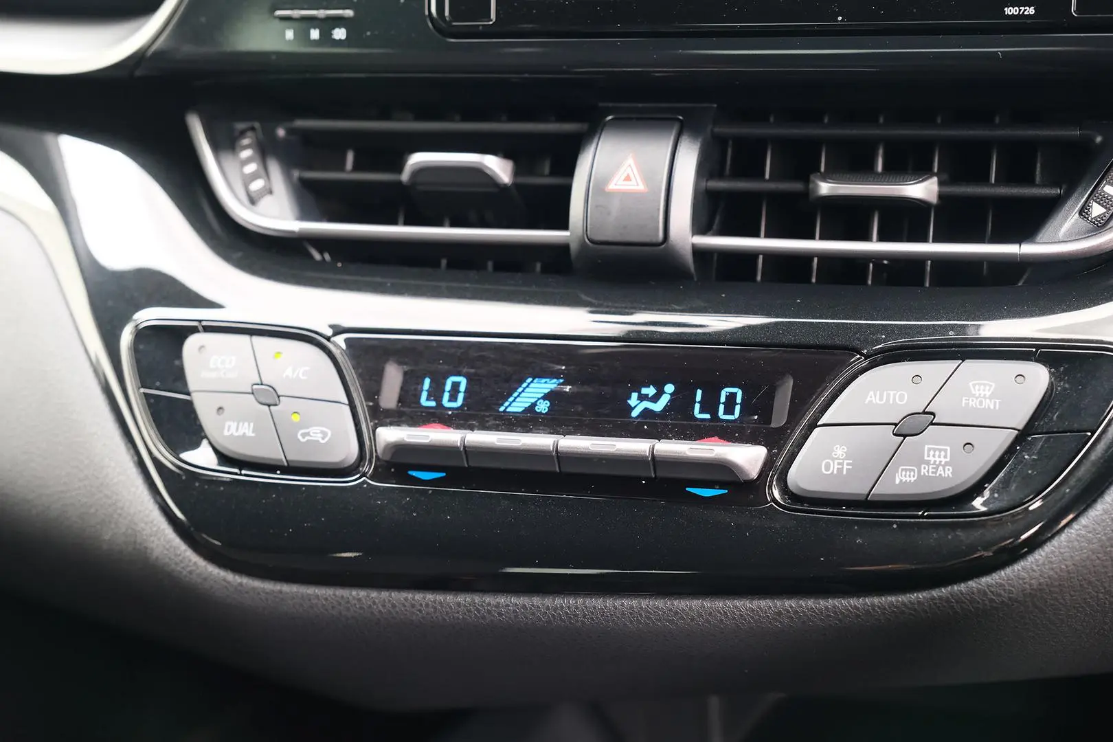 2018 Toyota C-HR Gallery Image 18