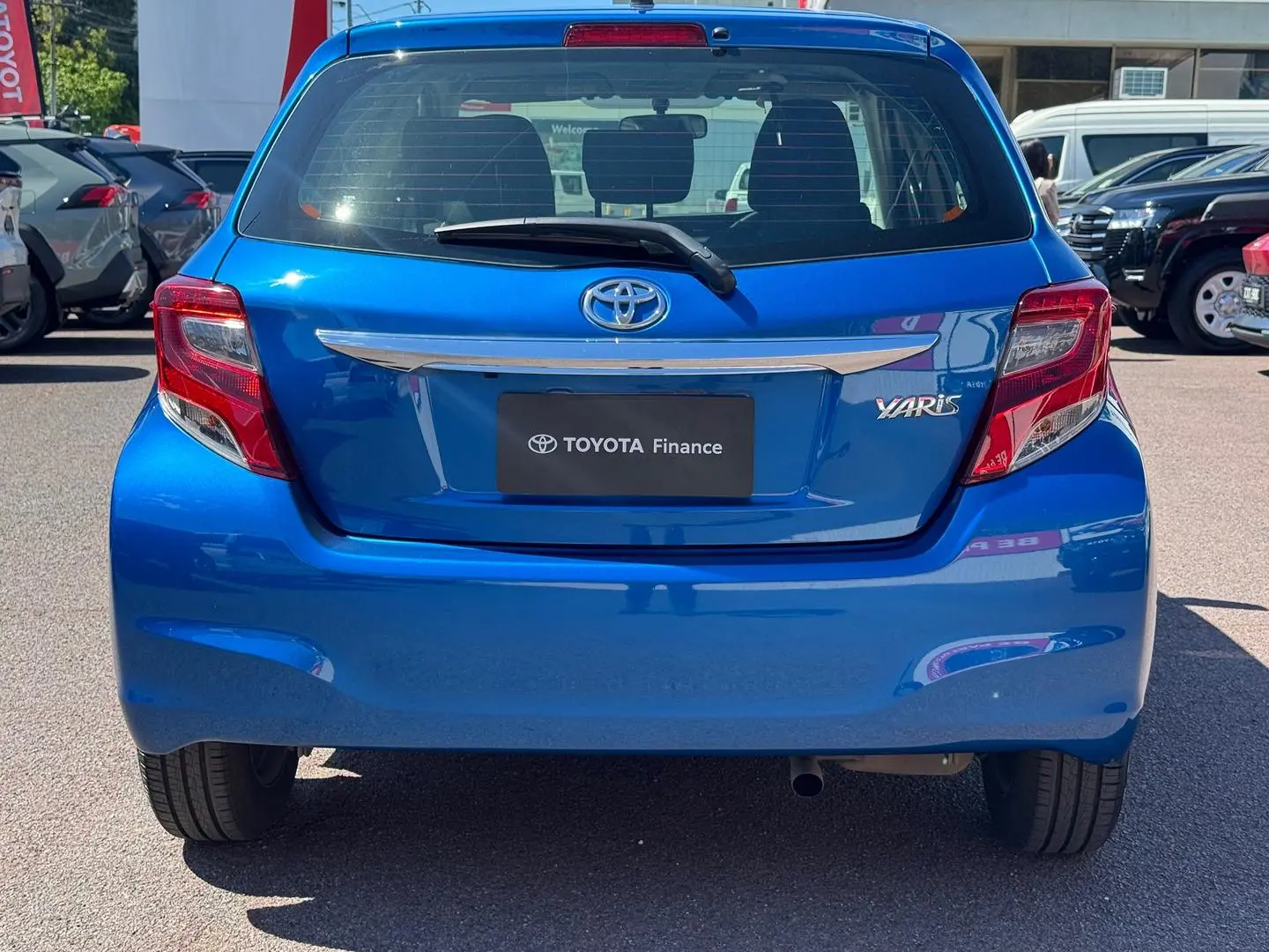 2015 Toyota Yaris Gallery Image 6