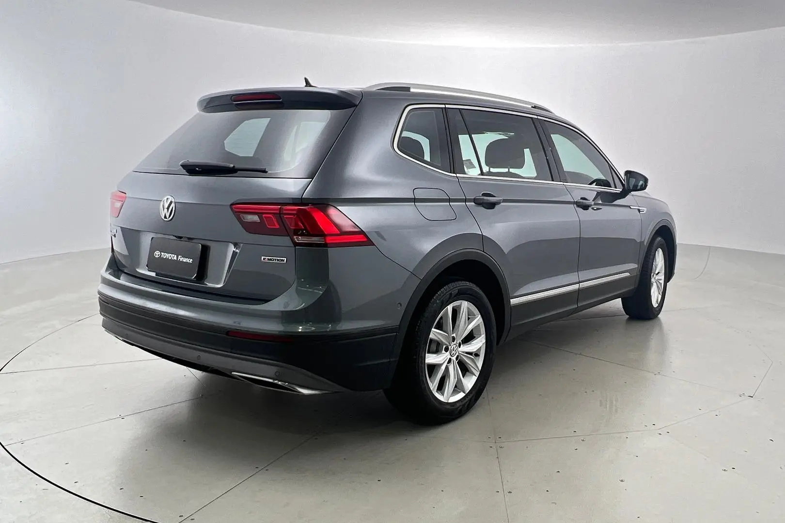 2021 Volkswagen Tiguan Gallery Image 4