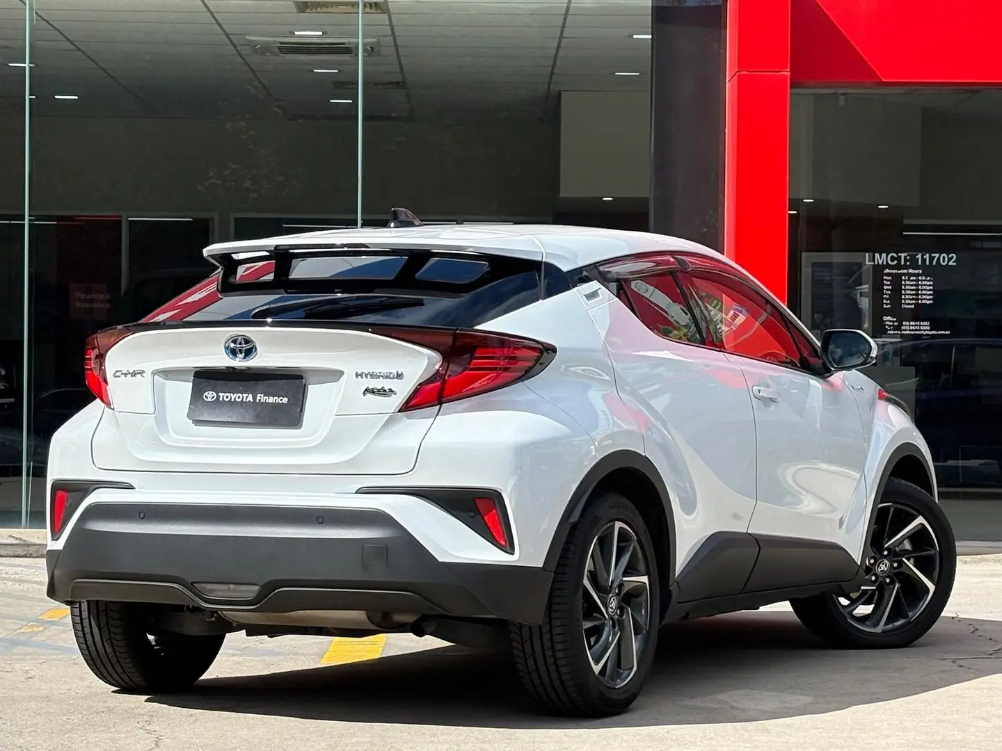 2022 Toyota C-HR Gallery Image 9