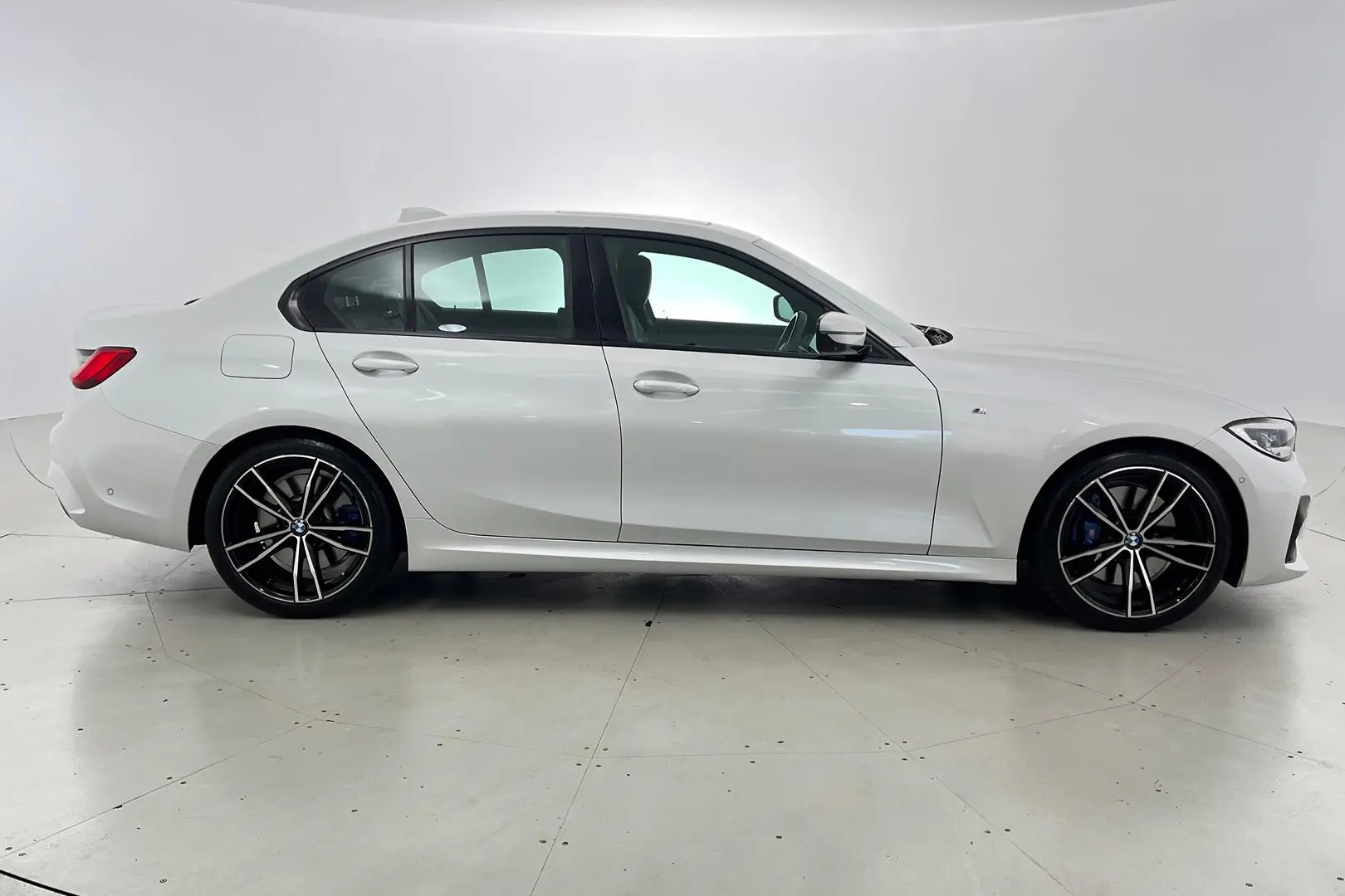 2021 BMW 3 Series Gallery Image 3