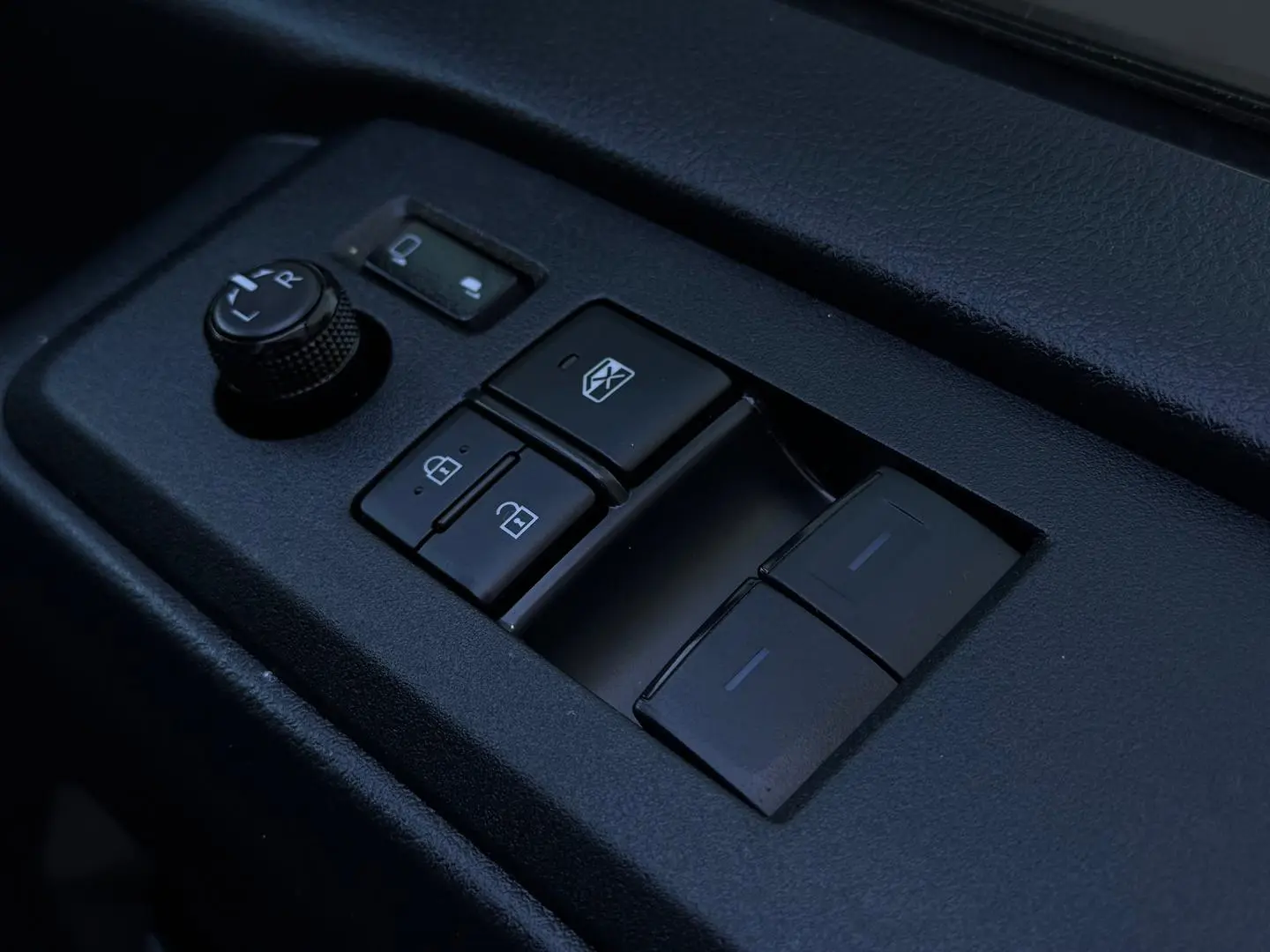 2021 Toyota Hiace Gallery Image 17