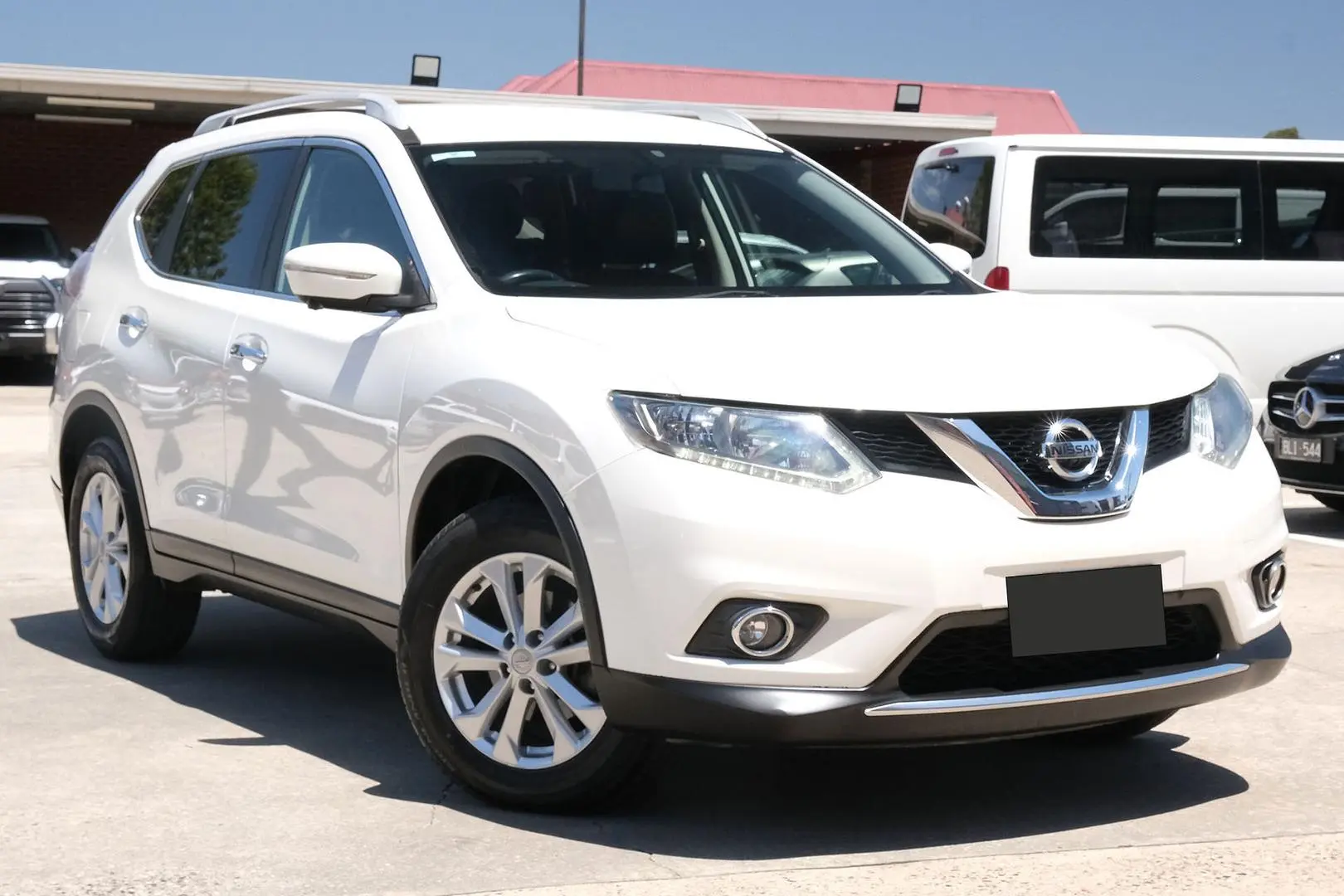 2015 Nissan X-Trail Gallery Image 1