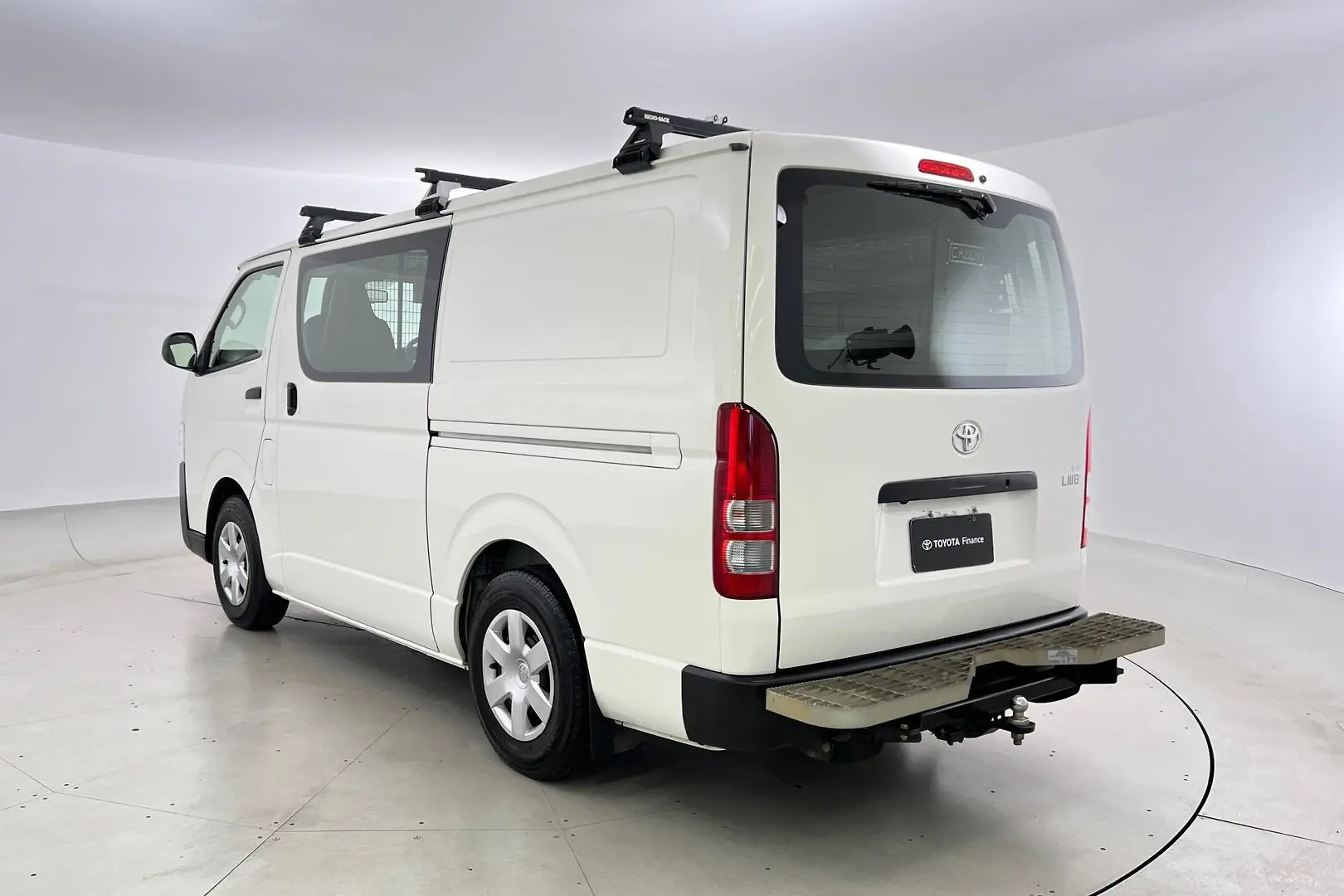 2017 Toyota Hiace Gallery Image 7