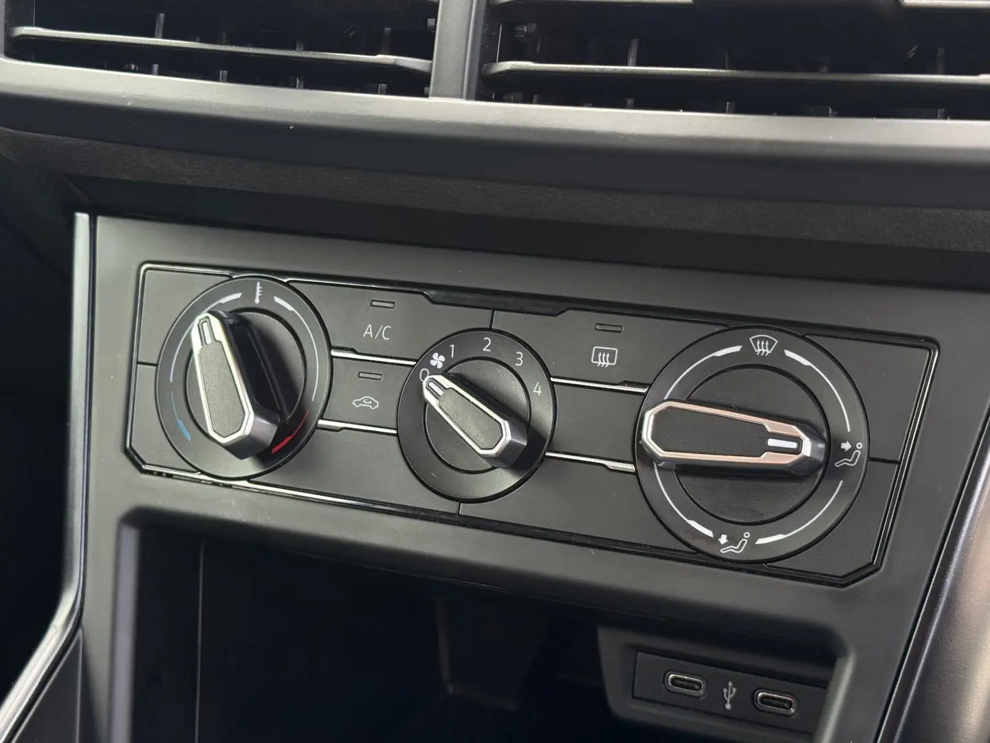 2021 Volkswagen Polo Gallery Image 15