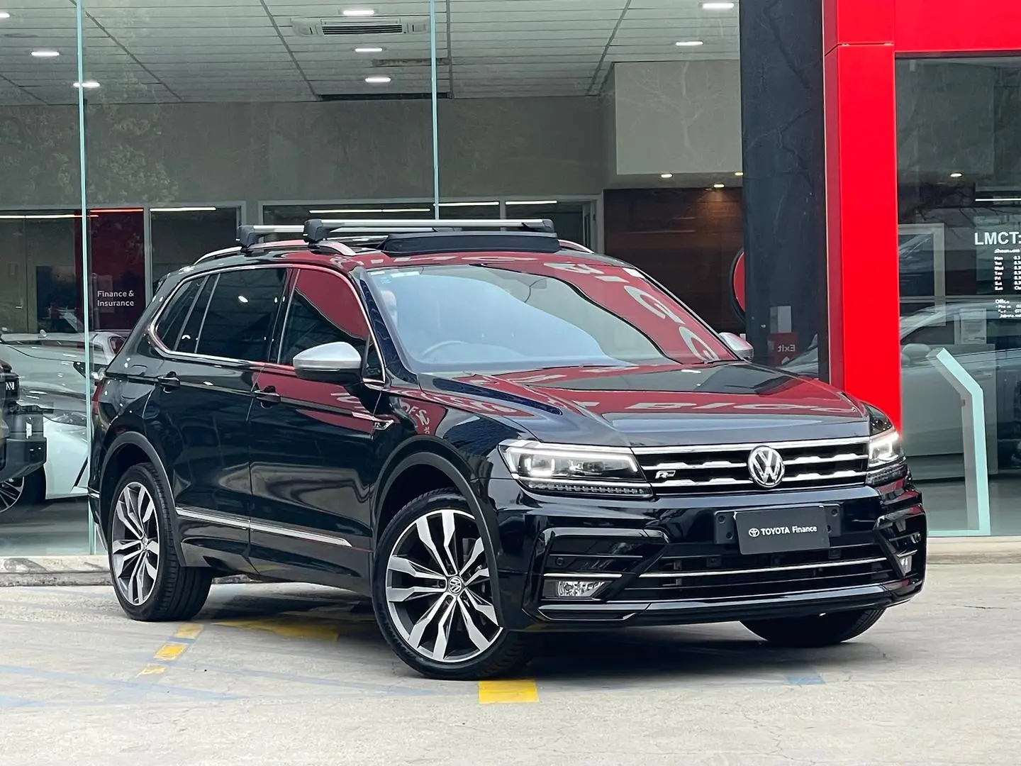 2021 Volkswagen Tiguan Gallery Image 1