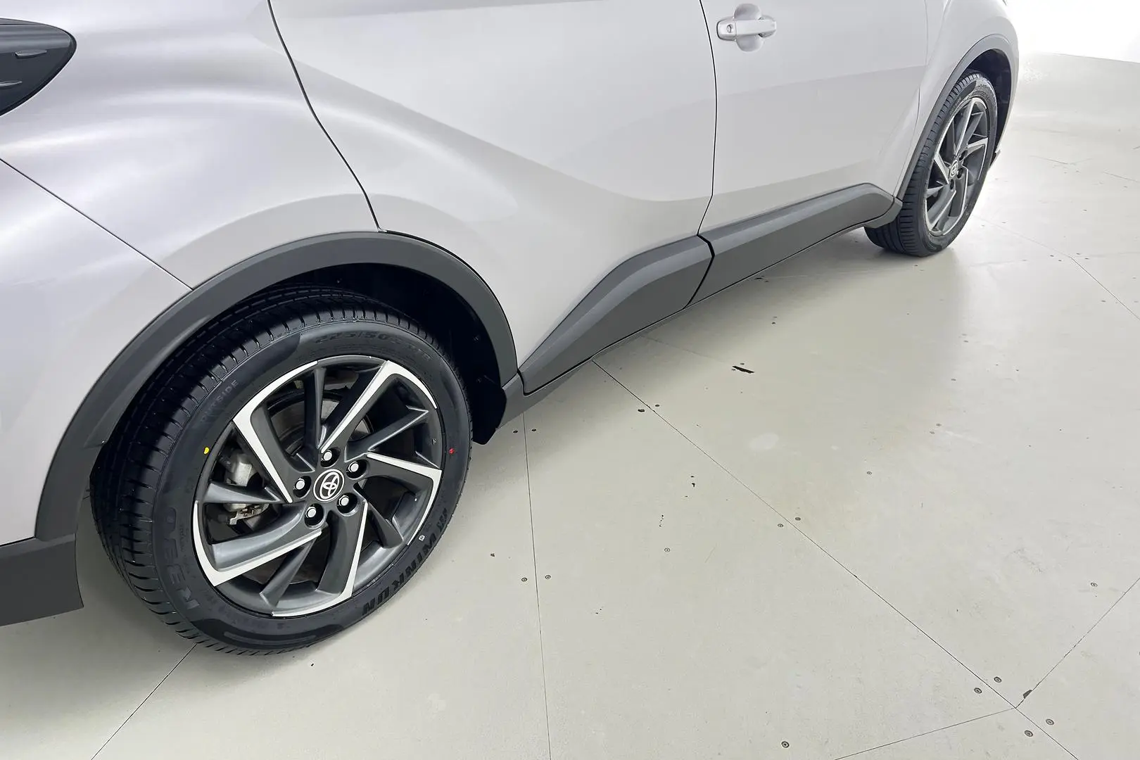 2023 Toyota C-HR Gallery Image 5