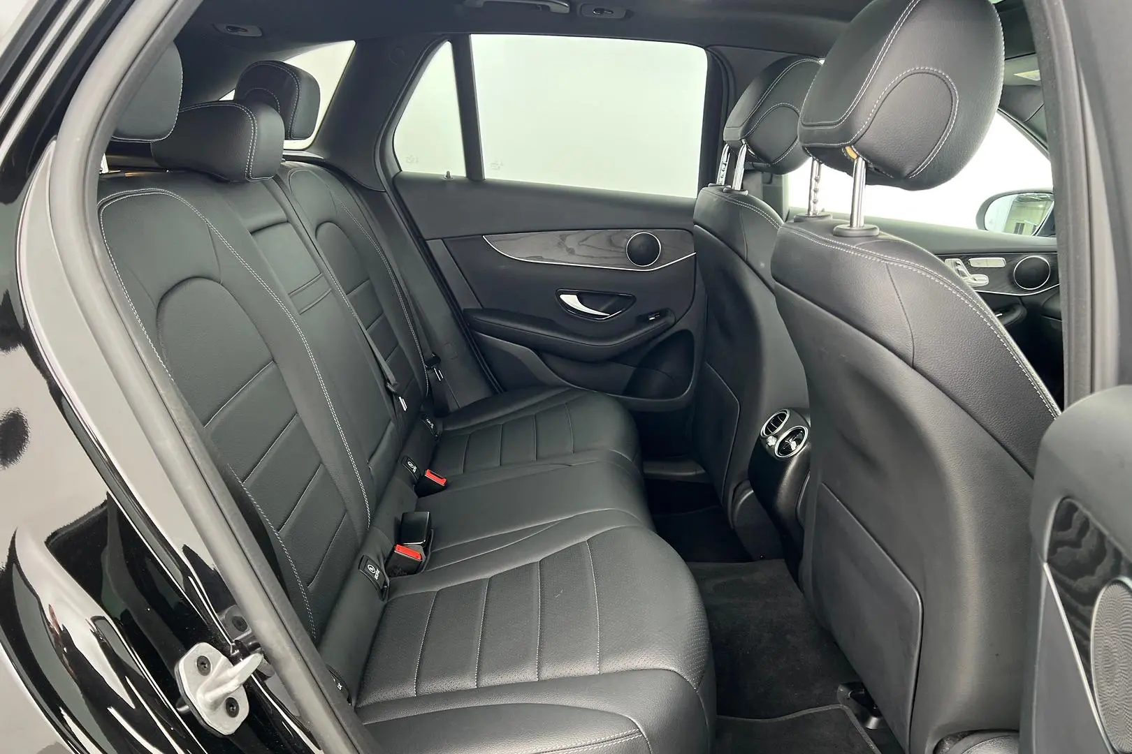 2022 Mercedes-Benz GLC-Class Gallery Image 12