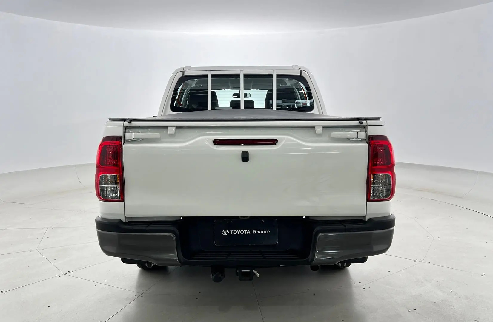 2019 Toyota Hilux Gallery Image 6