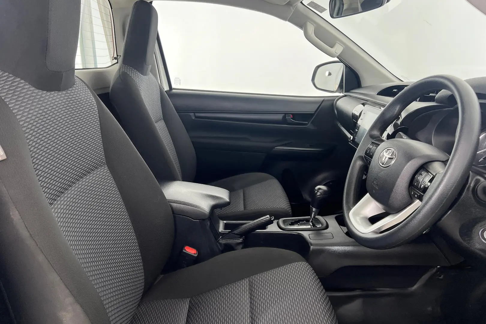 2022 Toyota Hilux Gallery Image 12