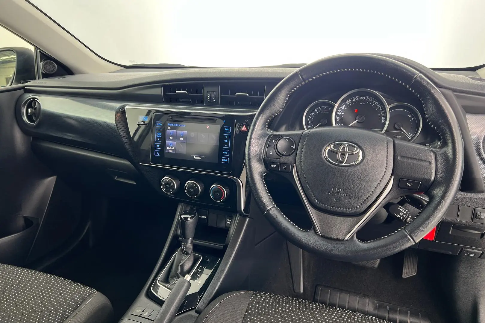 2018 Toyota Corolla Gallery Image 2