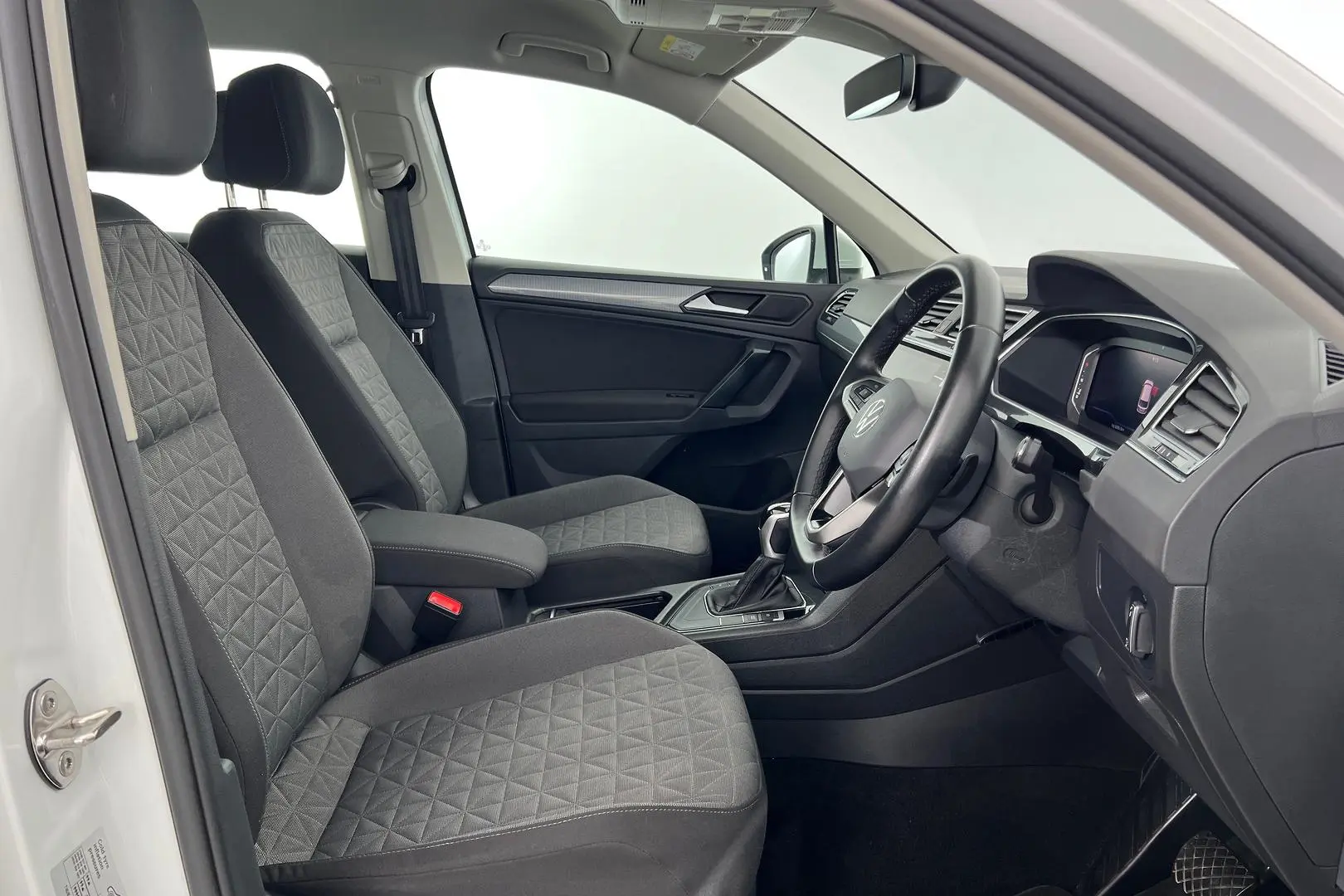 2023 Volkswagen Tiguan Gallery Image 11