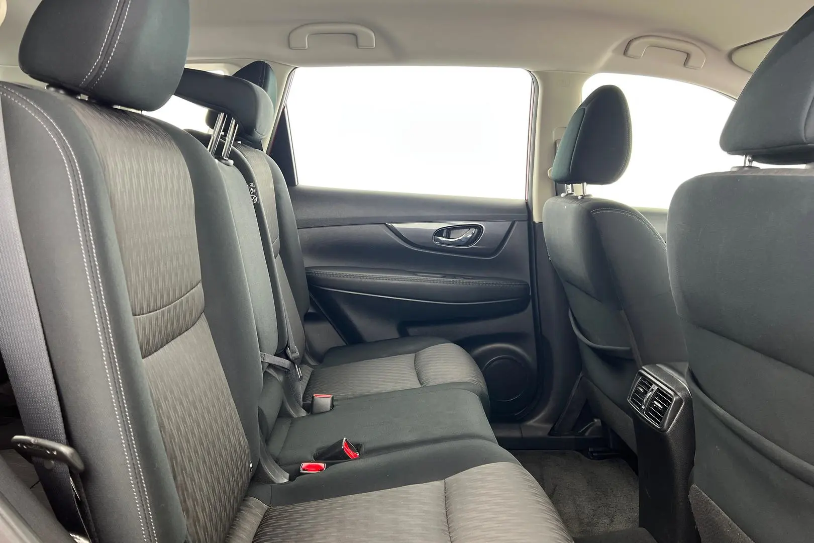 2019 Nissan X-TRAIL Gallery Image 19