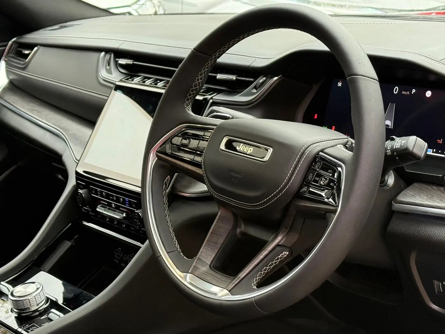 2023 Jeep Grand Cherokee Gallery Image 3