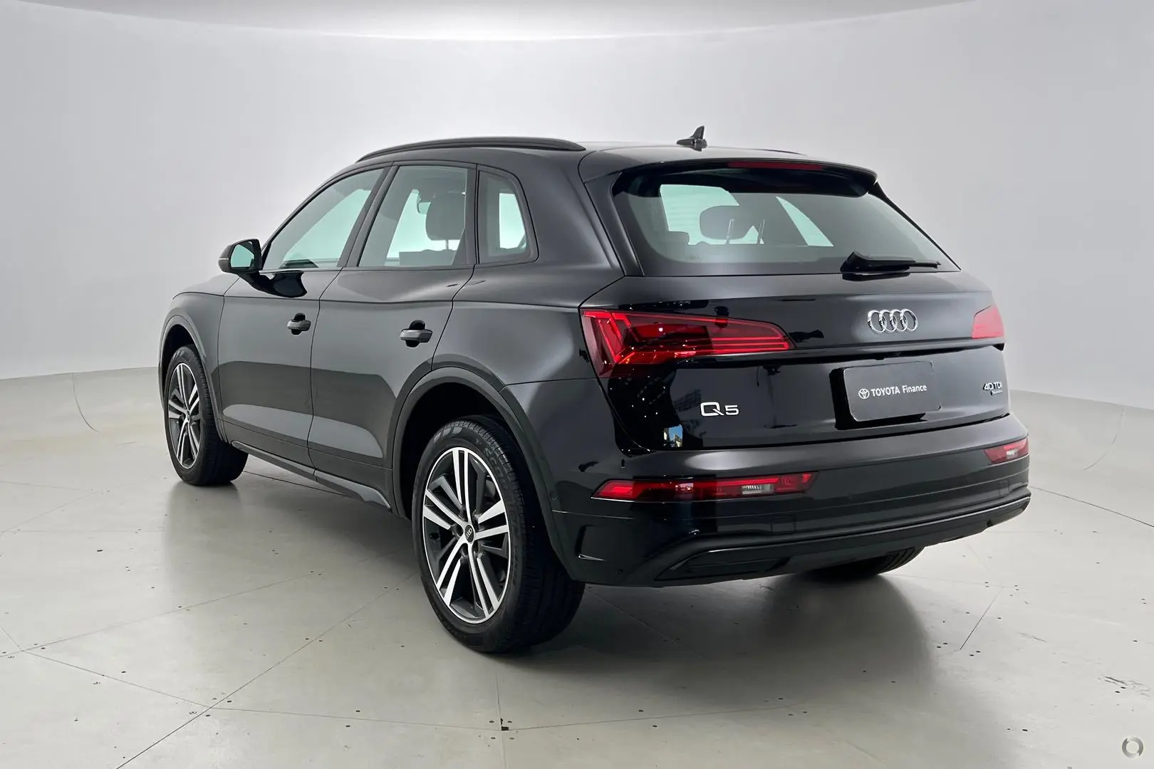 2021 Audi Q5 Gallery Image 2