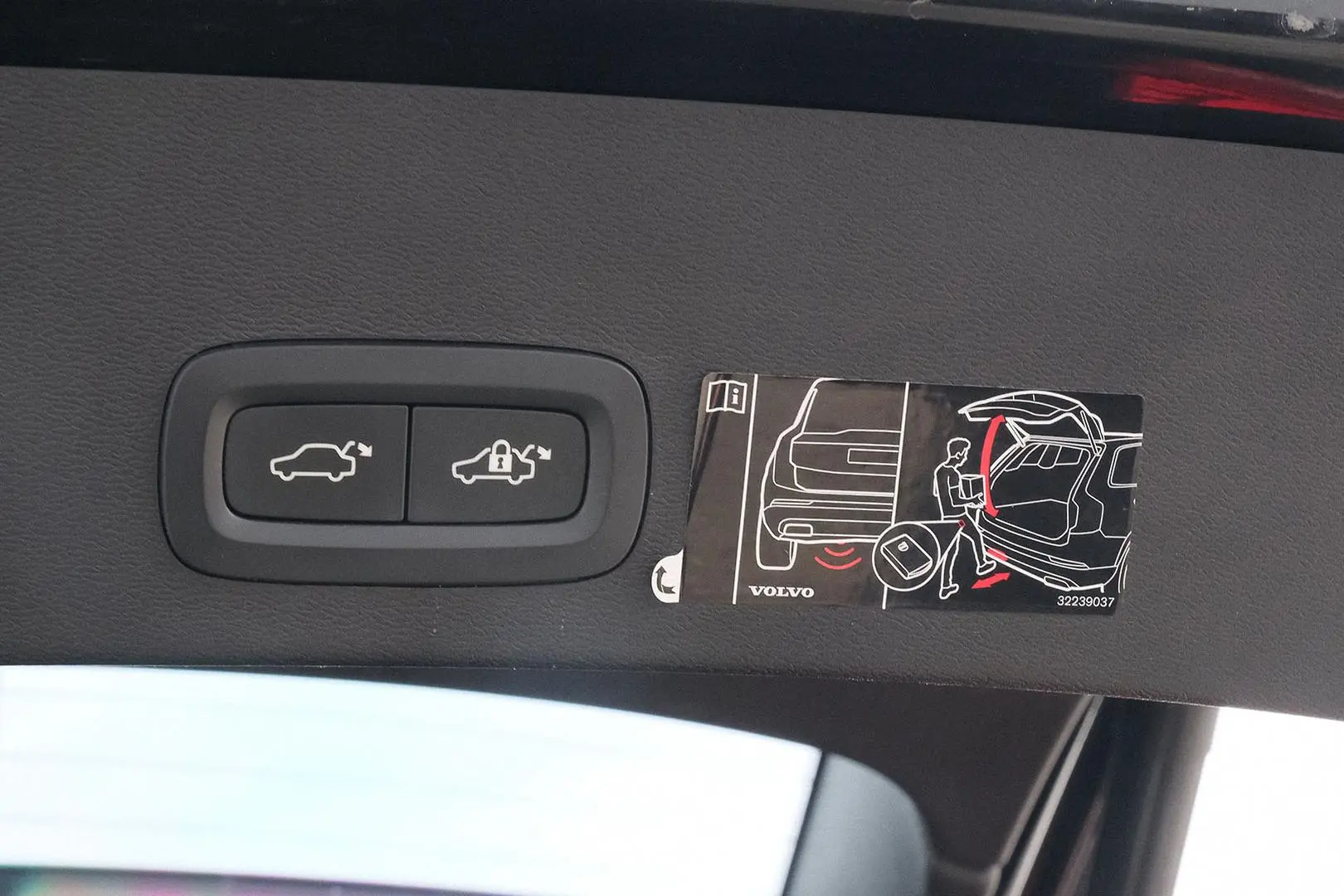 2021 Volvo XC40 Gallery Image 16