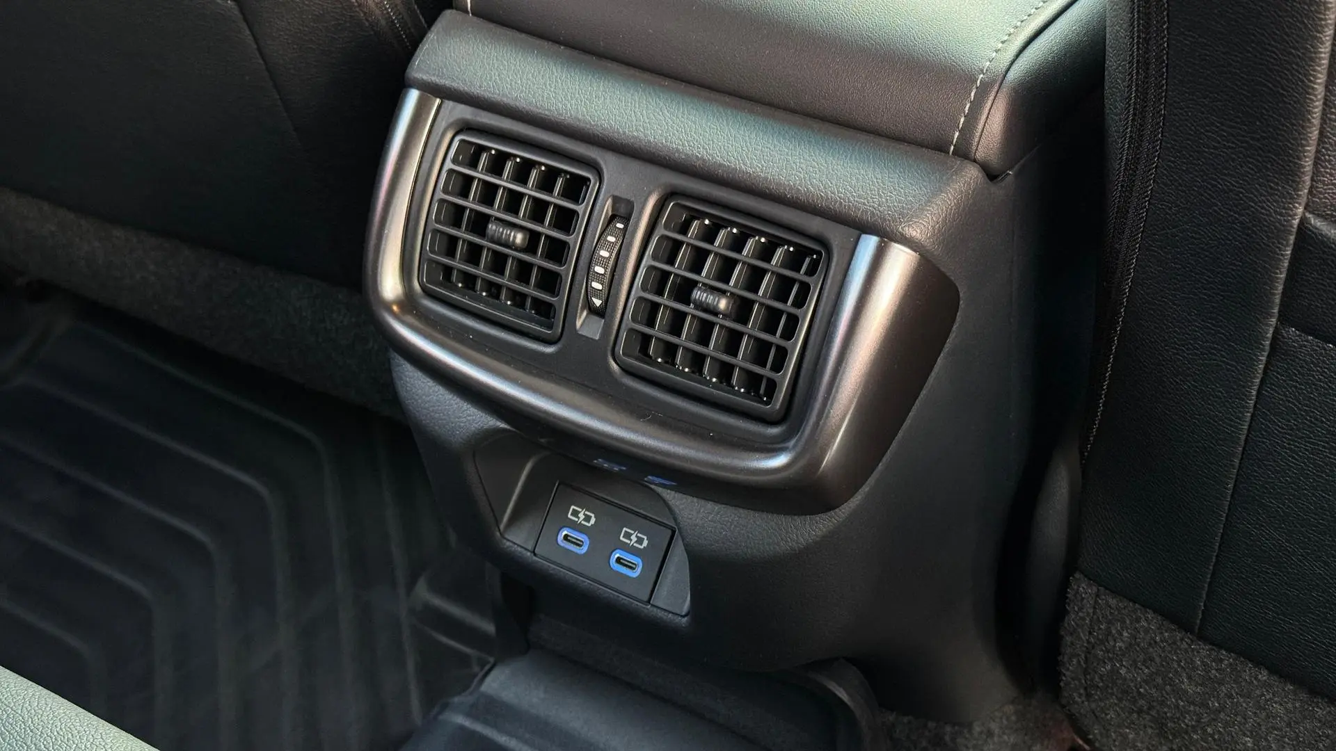 2024 Toyota Hilux Gallery Image 24