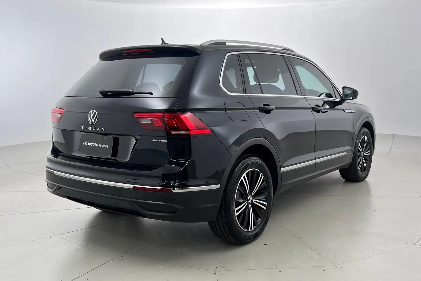 2021 Volkswagen Tiguan Gallery Image 4