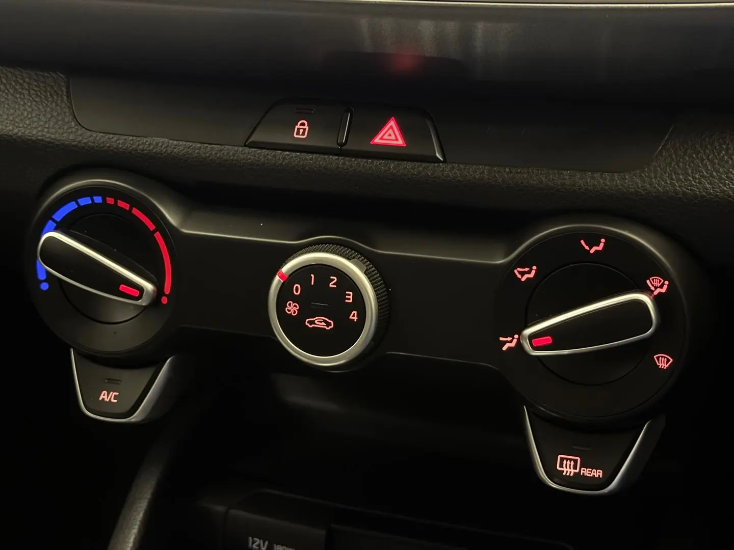 2021 Kia Stonic Gallery Image 17