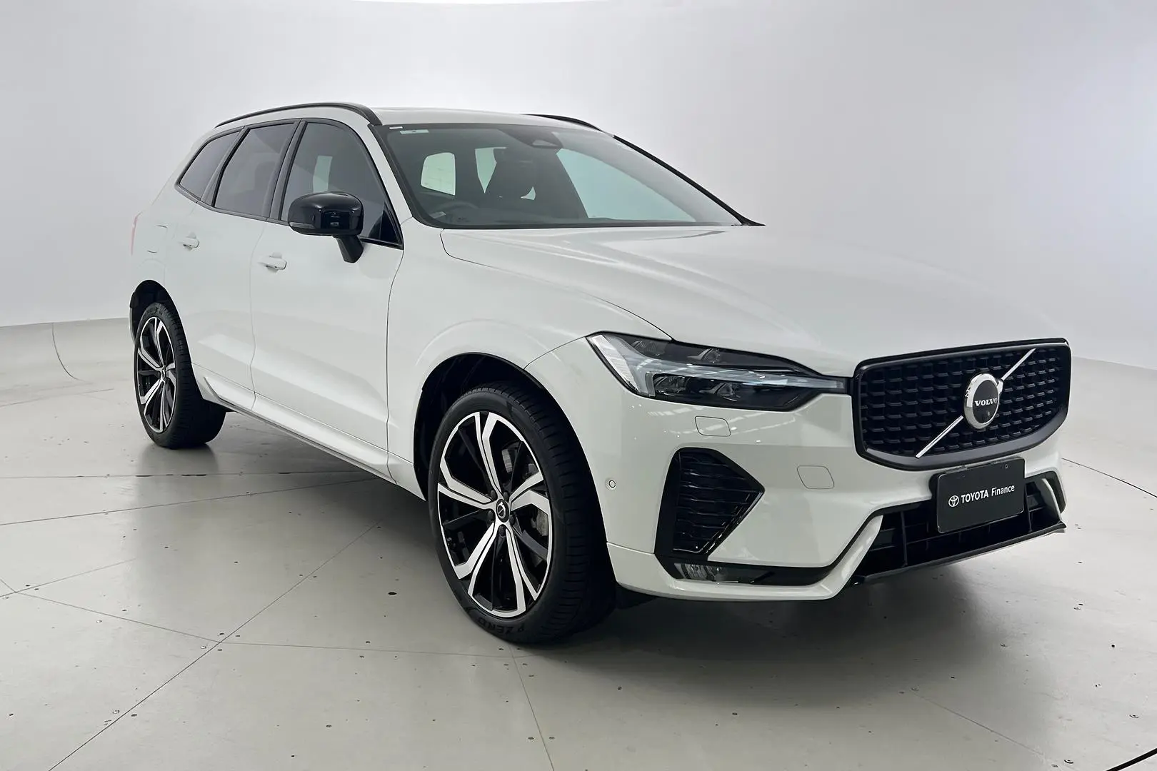 2021 Volvo XC60 Gallery Image 1