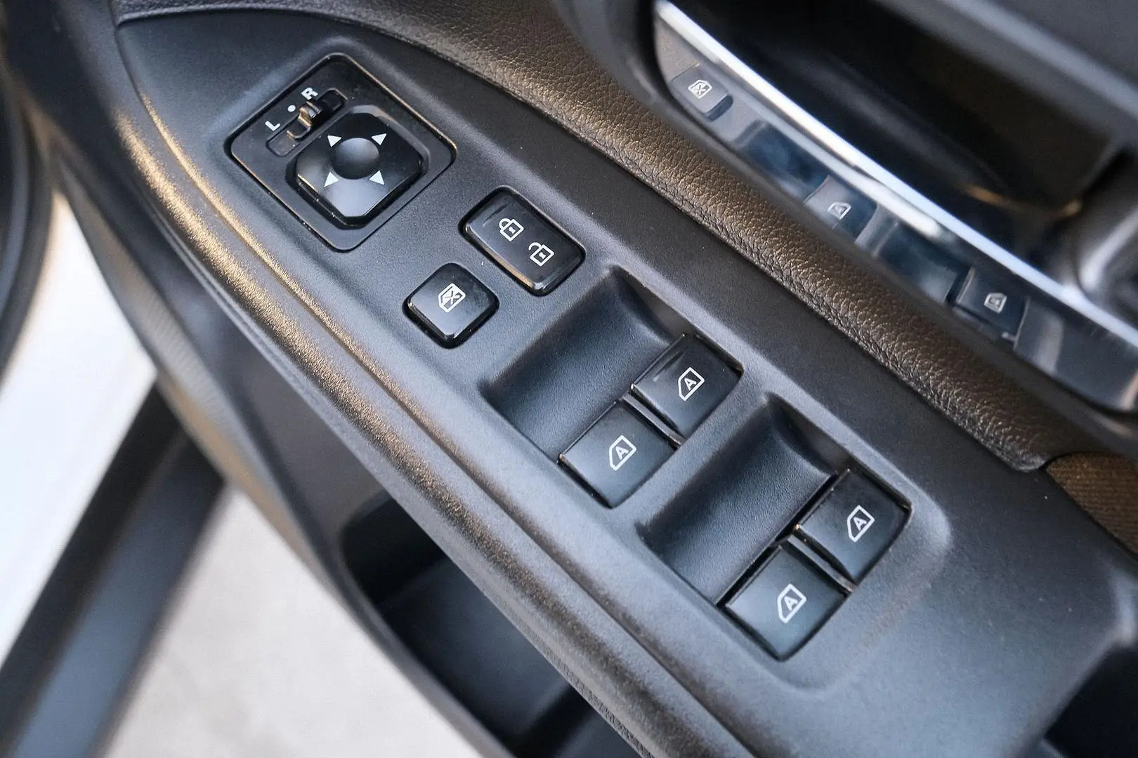 2021 Mitsubishi Outlander Gallery Image 13