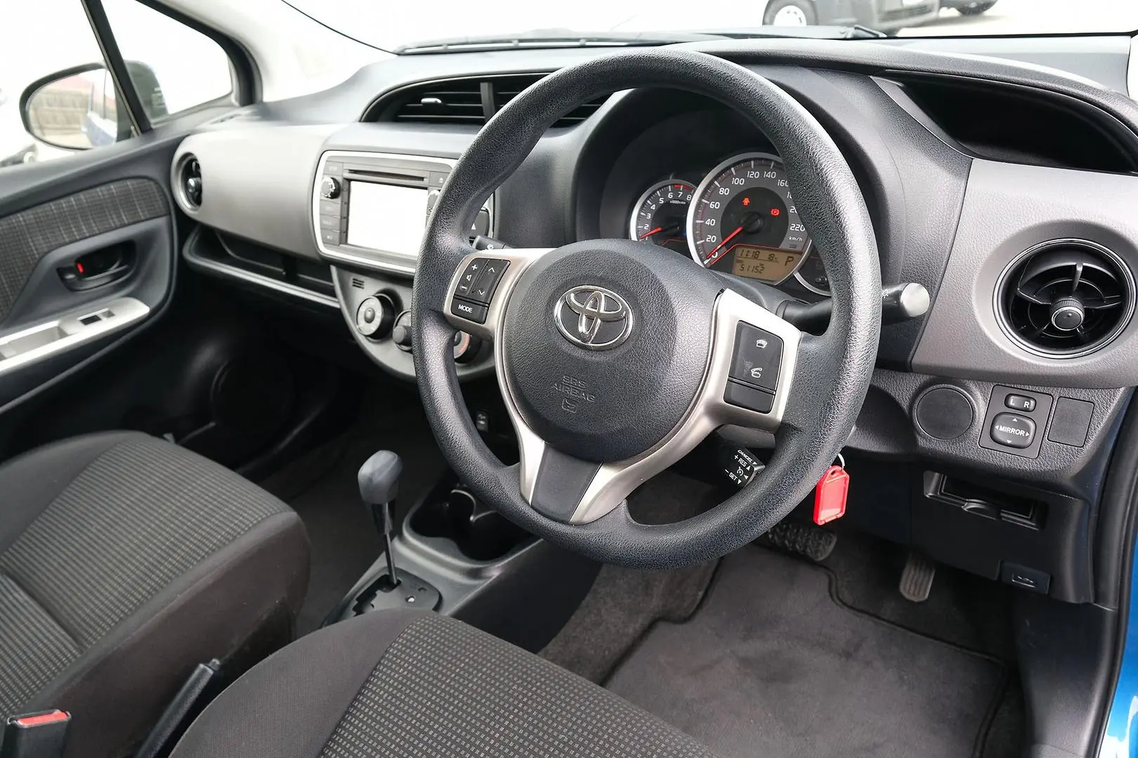 2016 Toyota Yaris Image 6