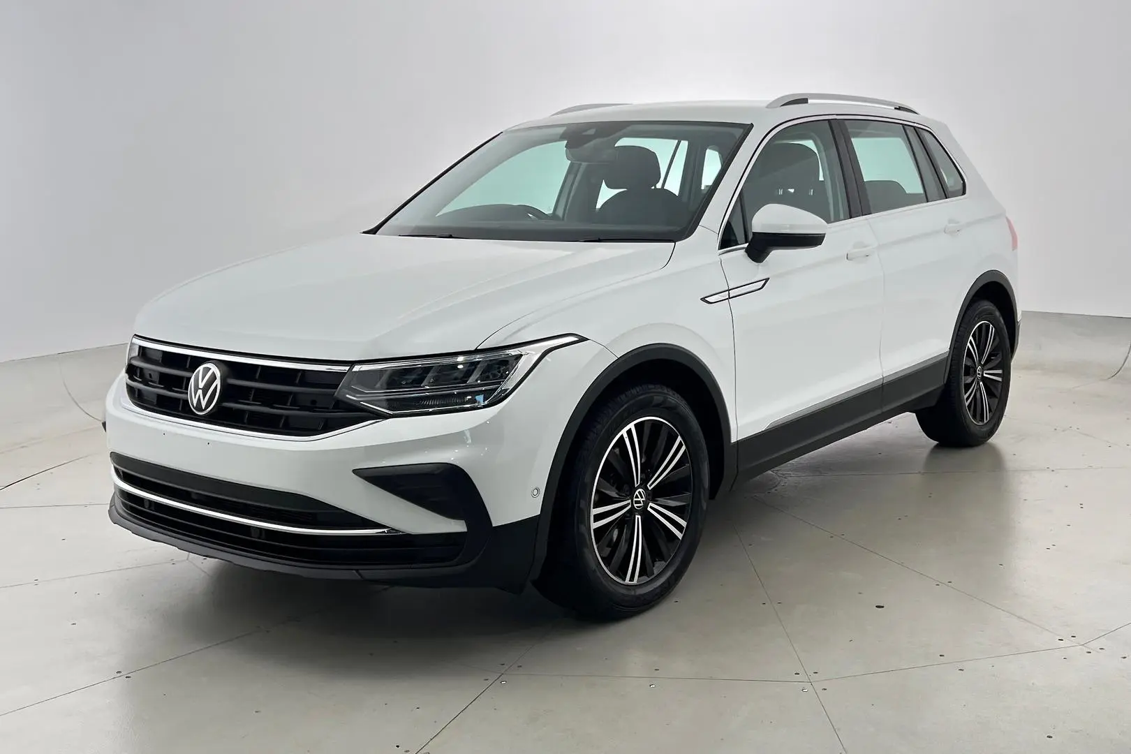2023 Volkswagen Tiguan Gallery Image 7