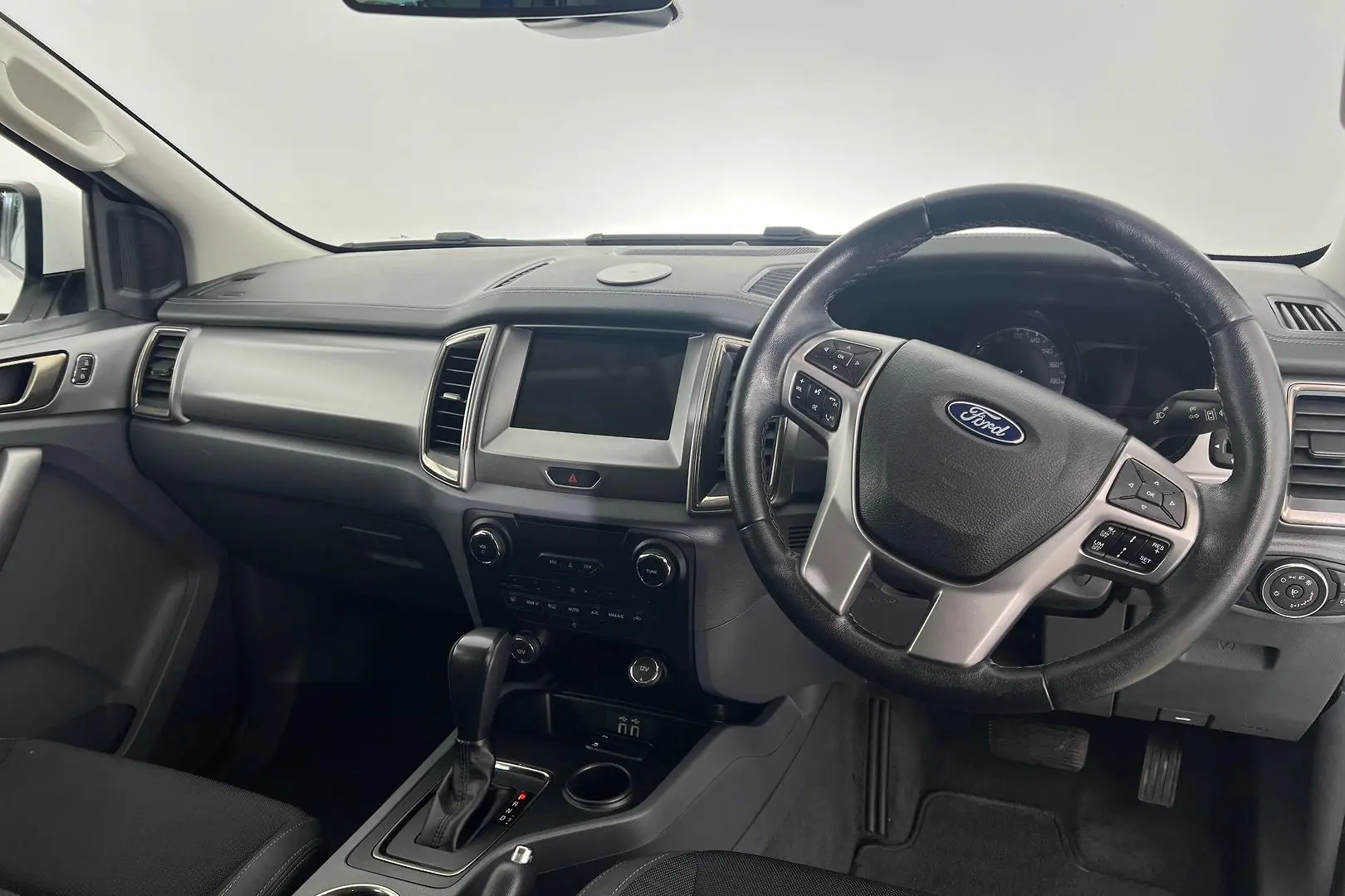 2018 Ford Everest Gallery Image 3