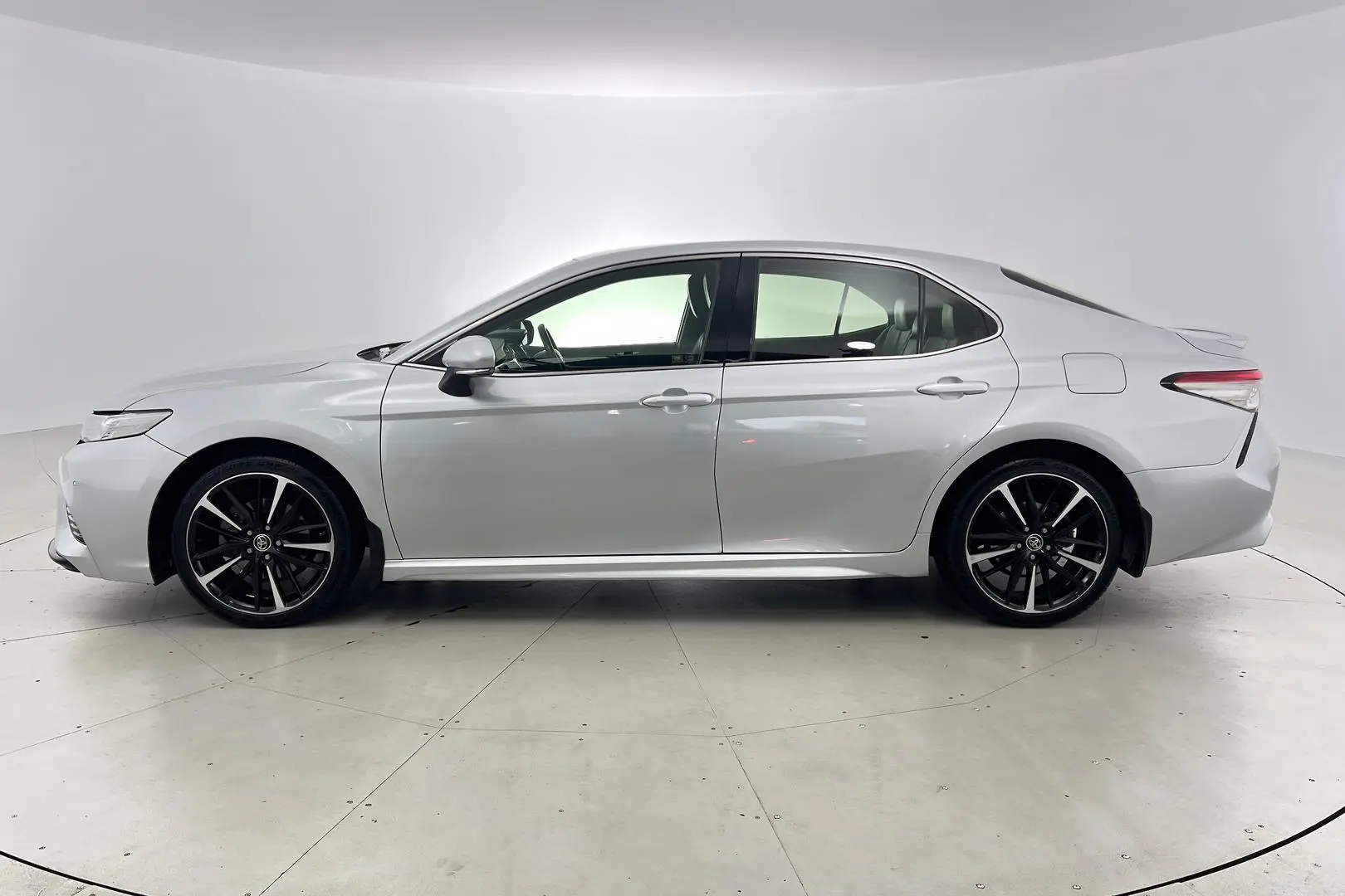 2018 Toyota Camry Gallery Image 13