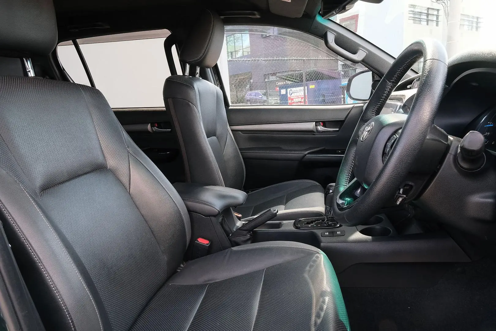 2021 Toyota Hilux Gallery Image 13