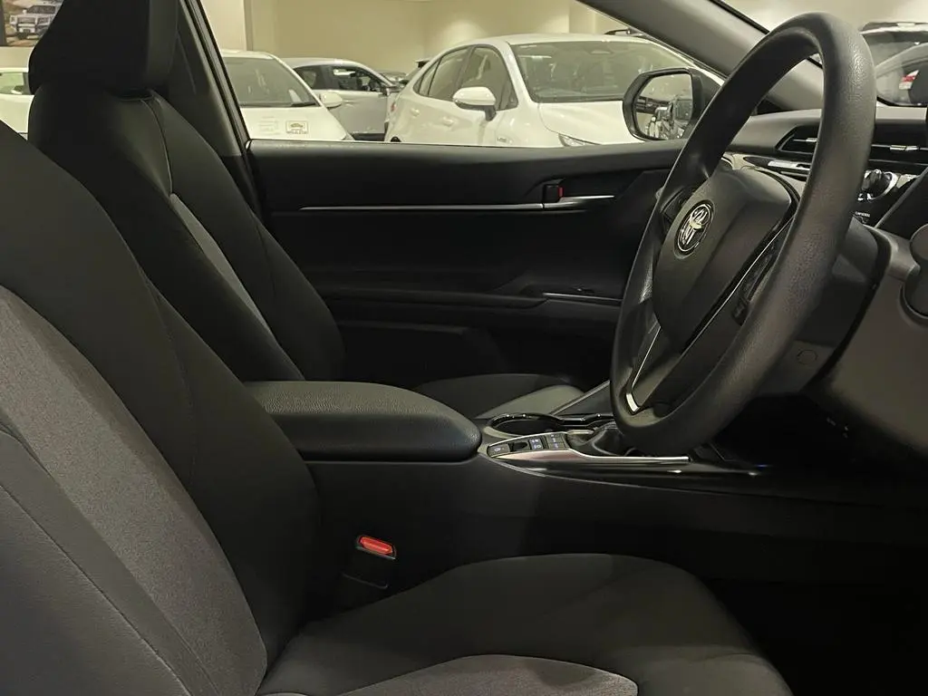 2020 Toyota Camry Gallery Image 11