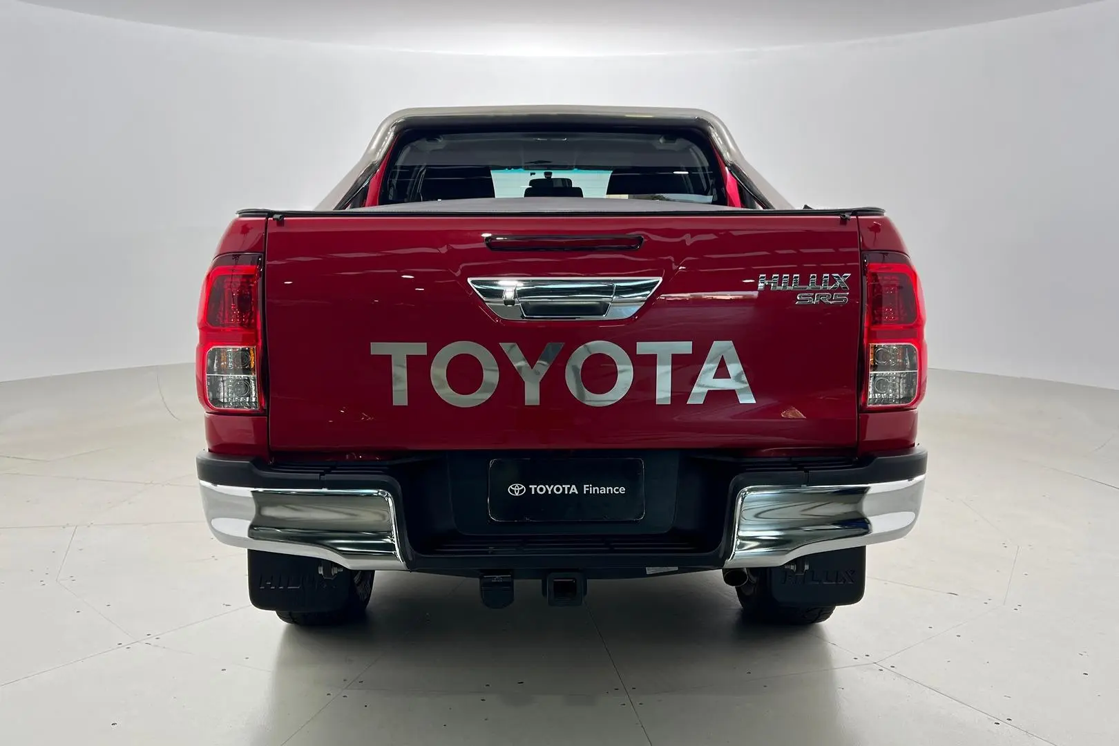 2016 Toyota Hilux Gallery Image 6
