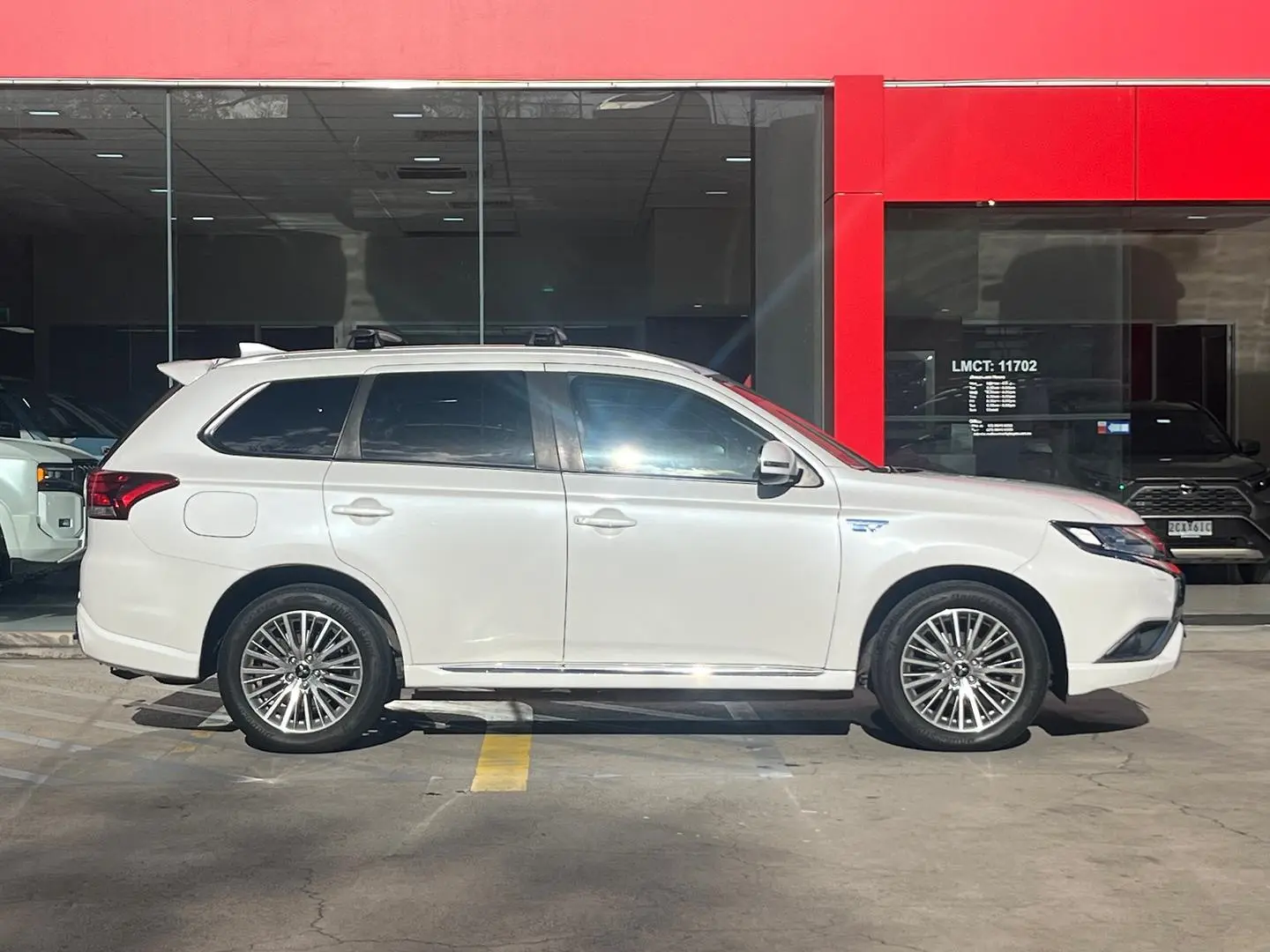 2018 Mitsubishi Outlander Gallery Image 3