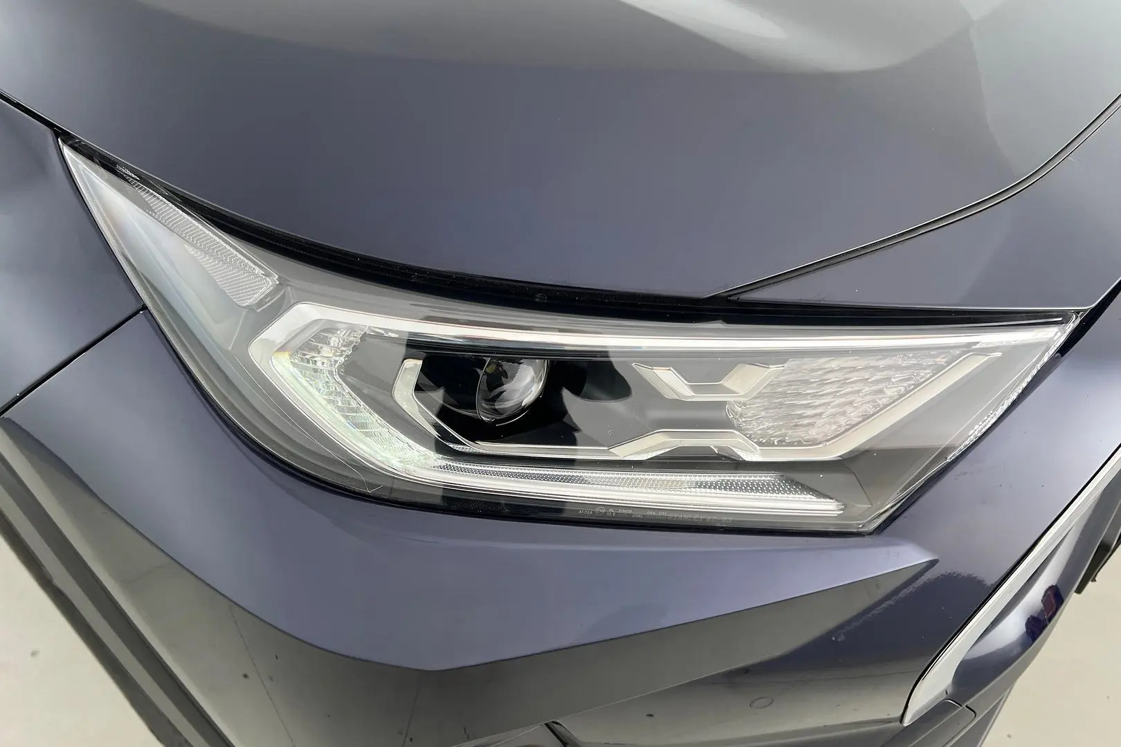 2019 Toyota RAV4 Gallery Image 2