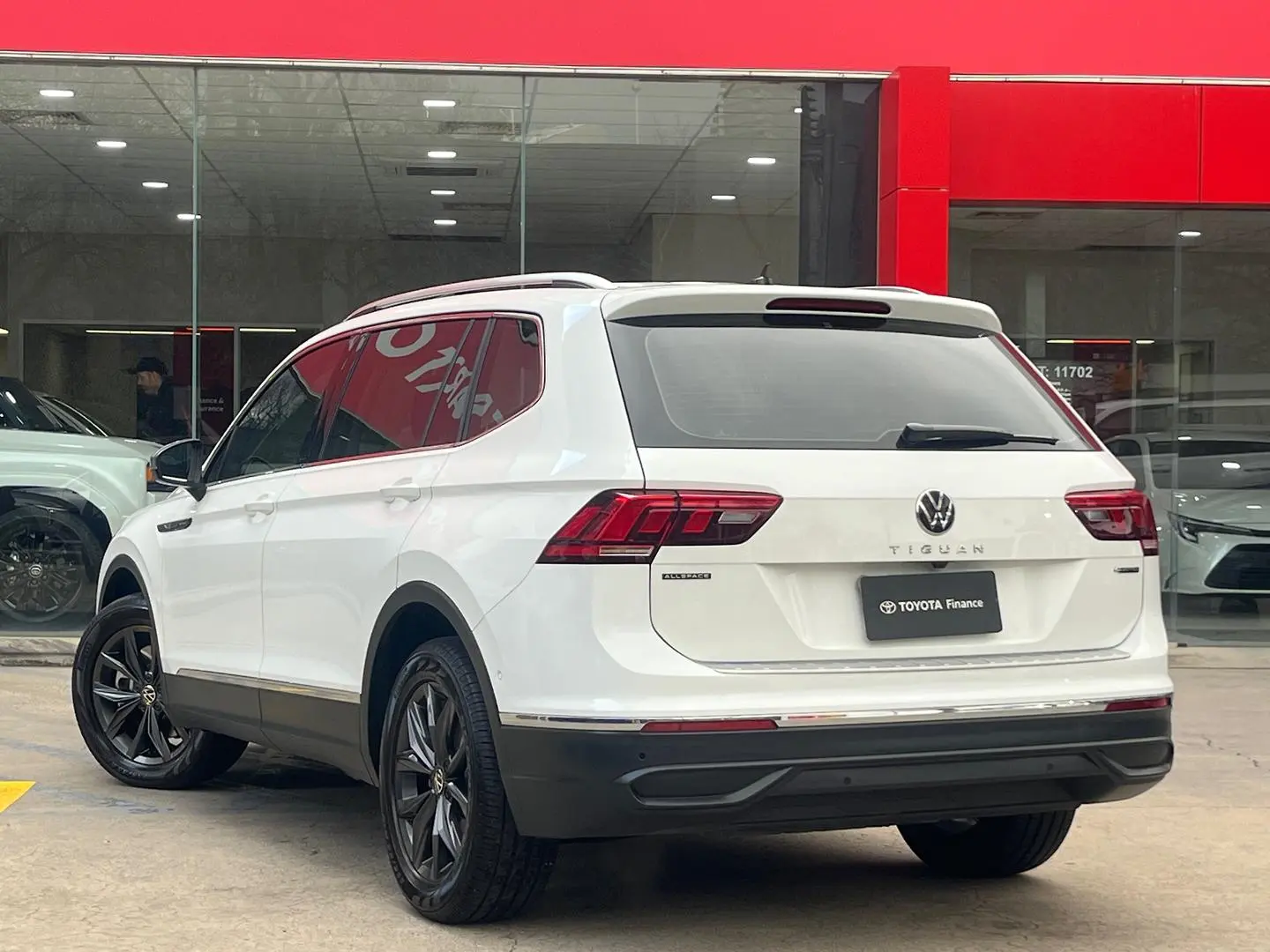 2023 Volkswagen Tiguan Gallery Image 5