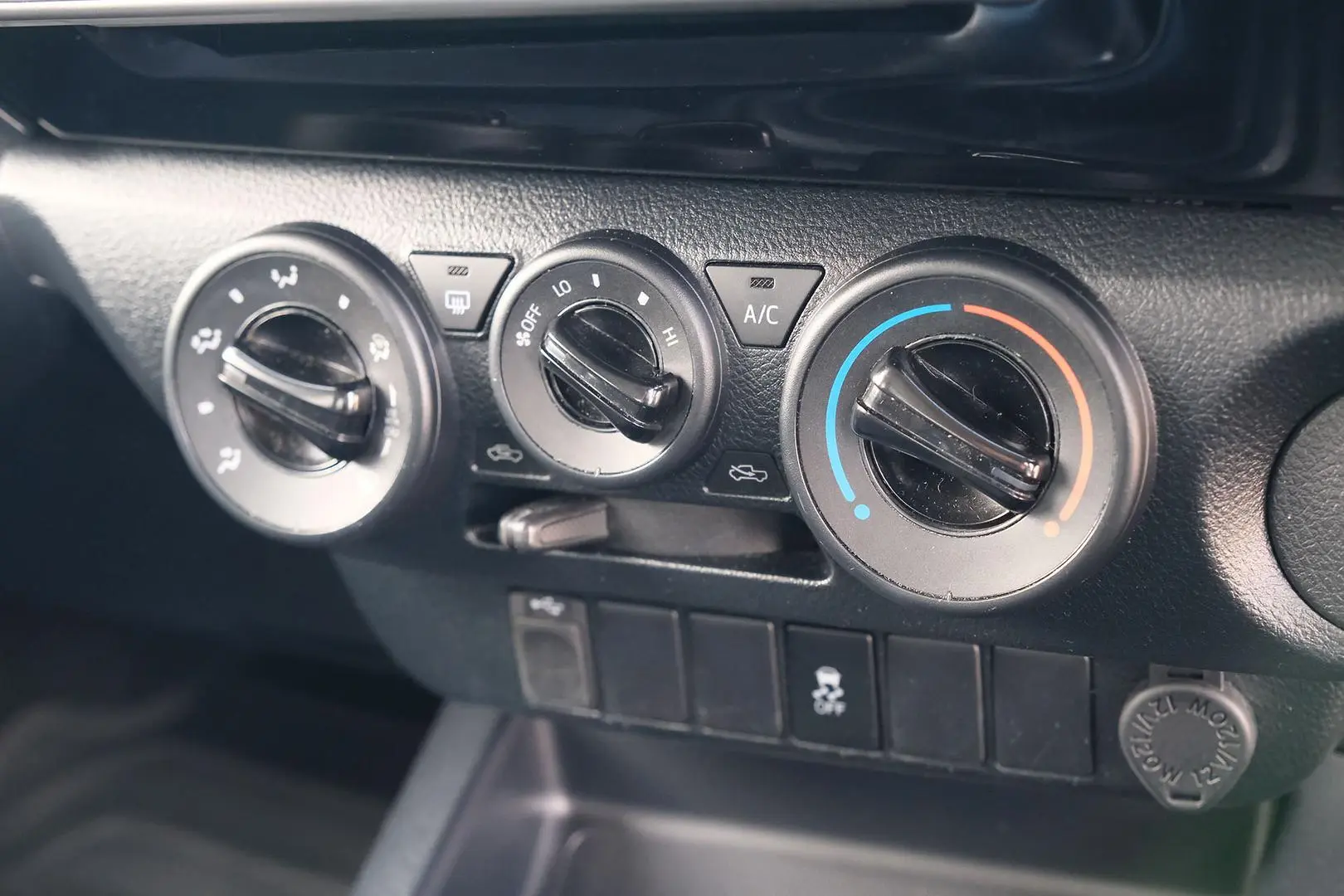 2017 Toyota Hilux Gallery Image 20