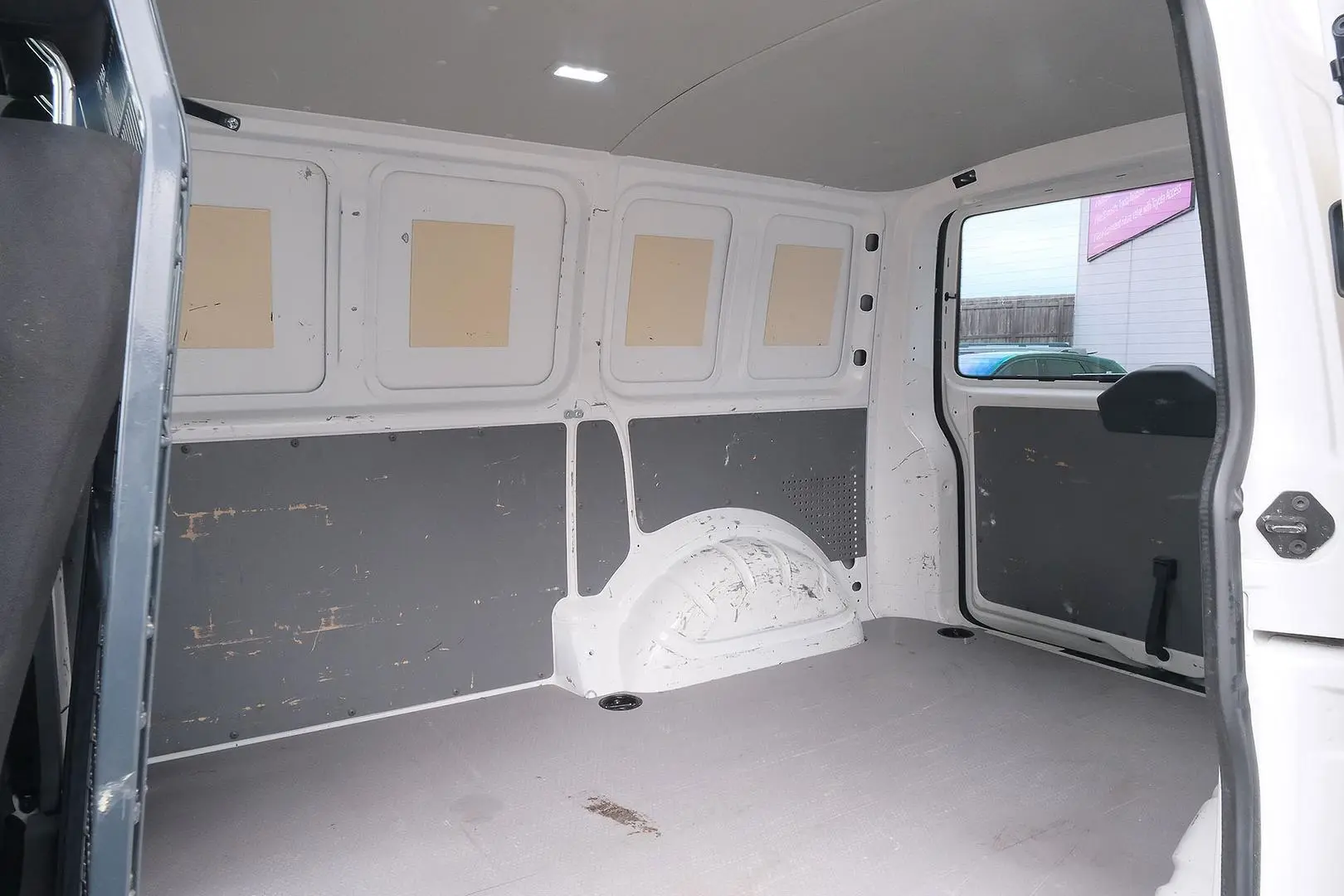 2022 Volkswagen Transporter Gallery Image 12