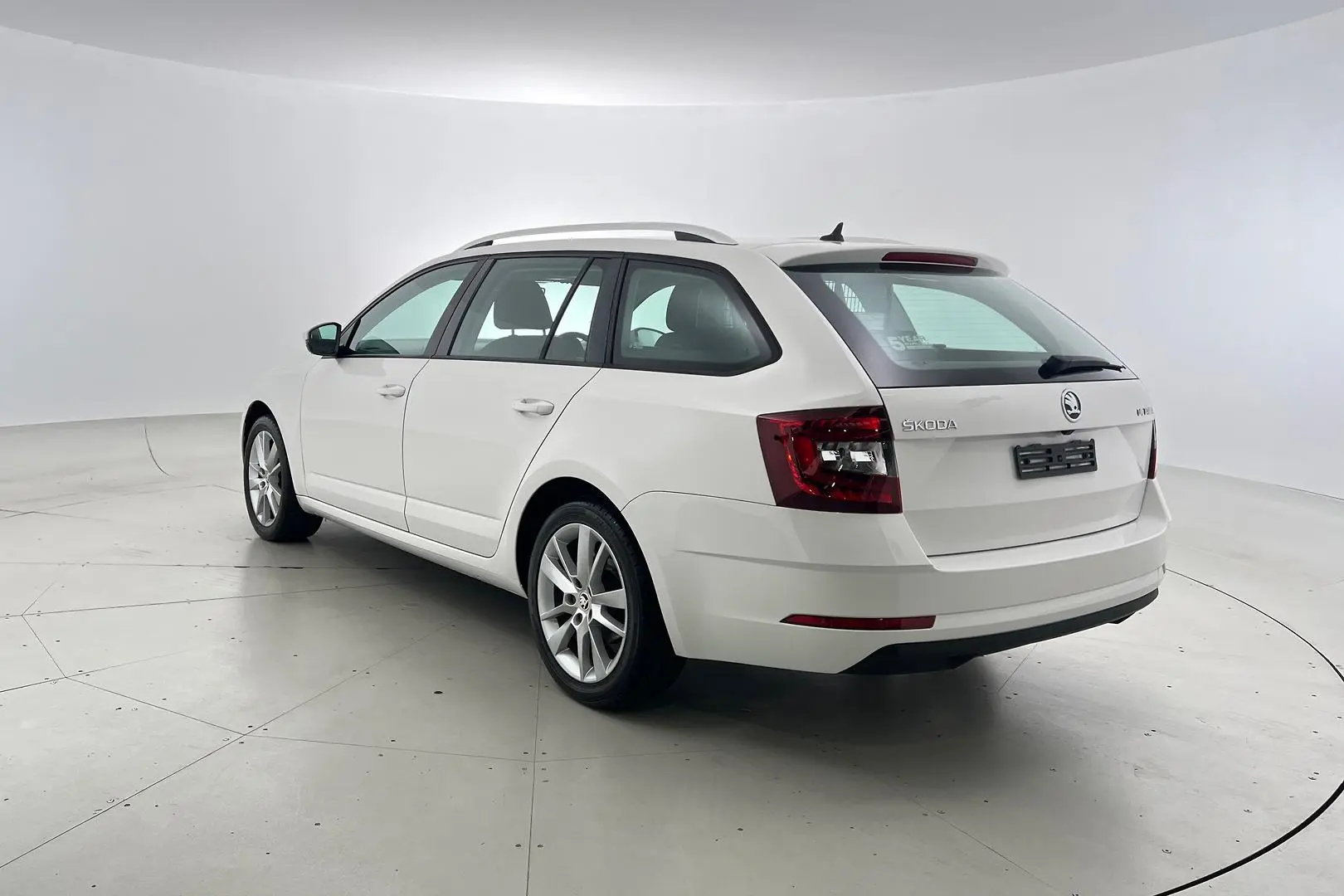 2020 SKODA Octavia Gallery Image 6