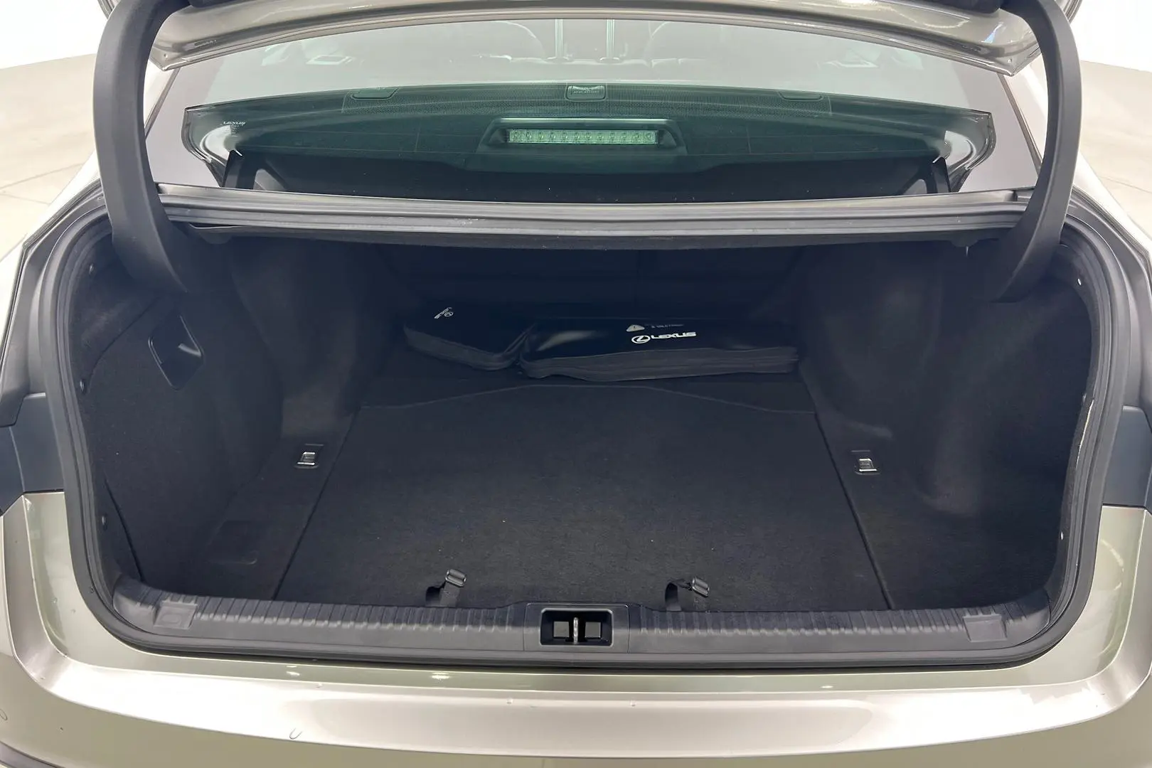 2020 Lexus IS Gallery Image 24