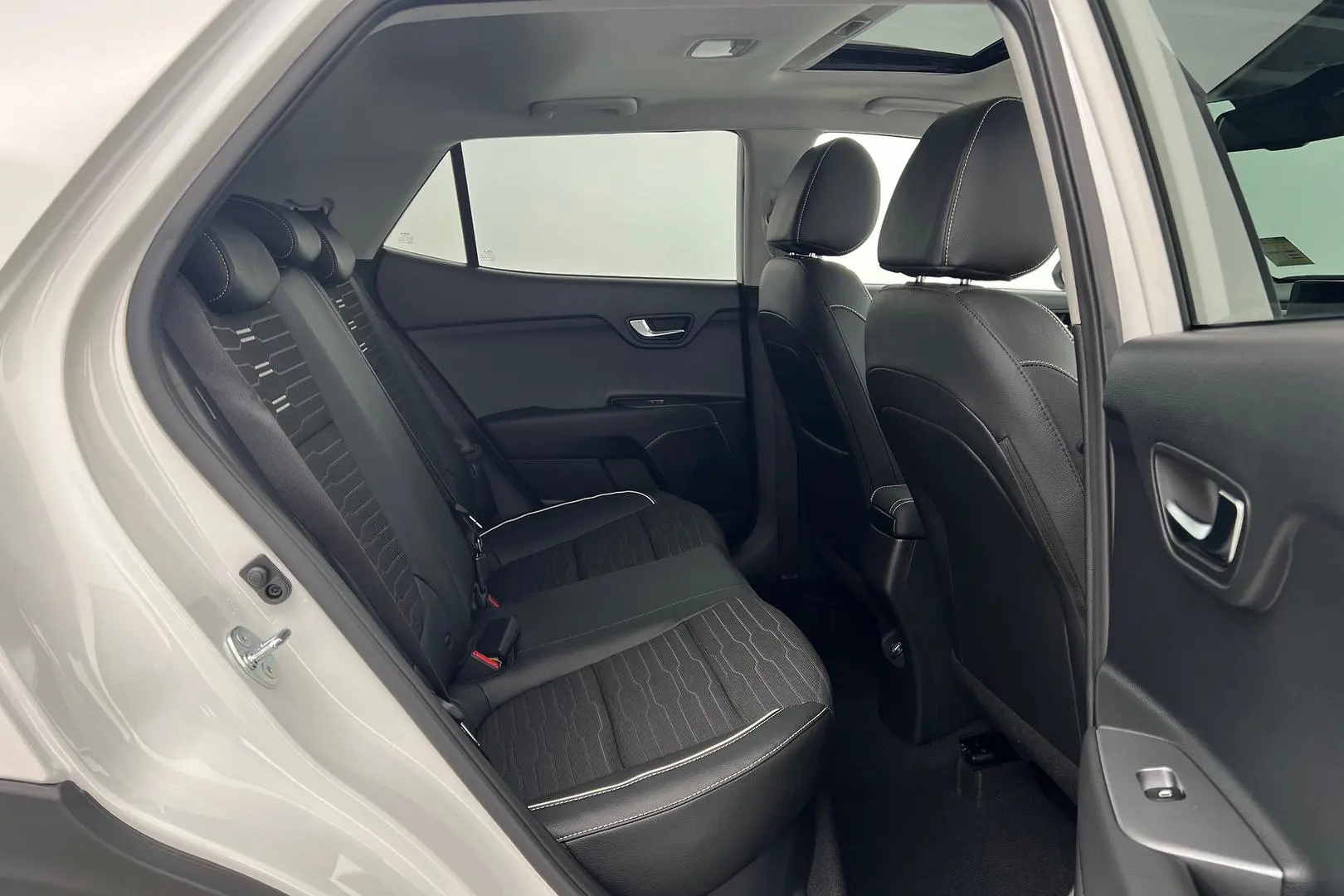 2024 Kia Stonic Gallery Image 19