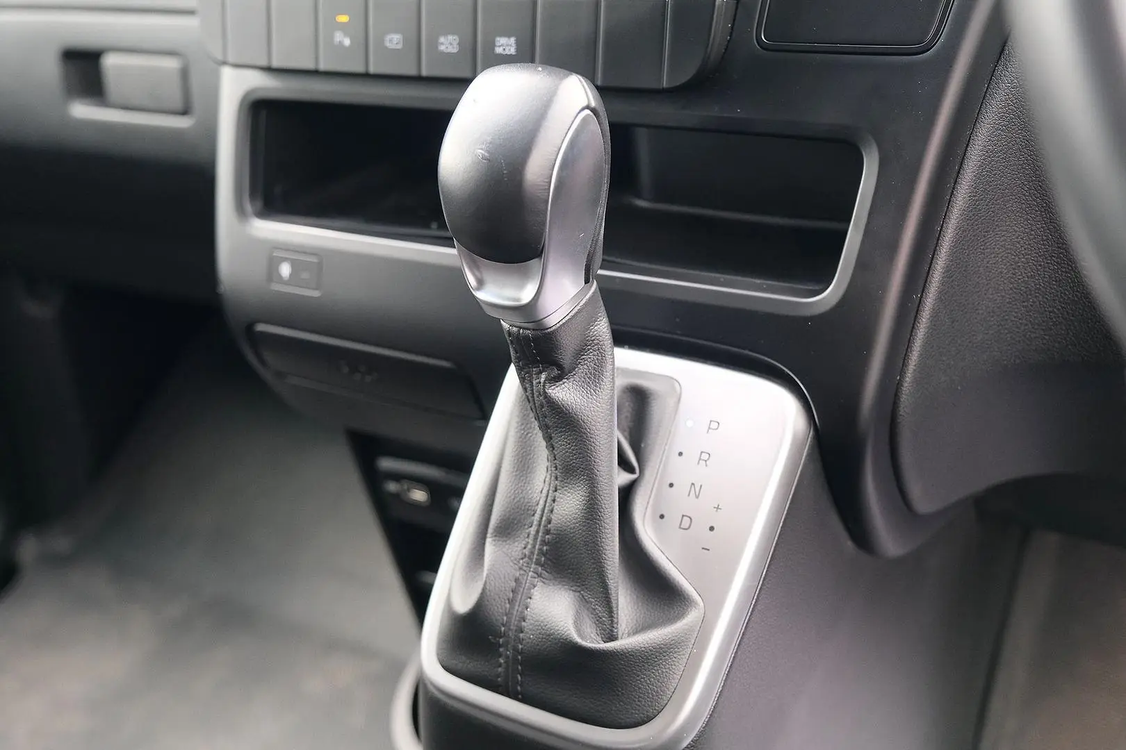 2022 Hyundai STARIA Gallery Image 19