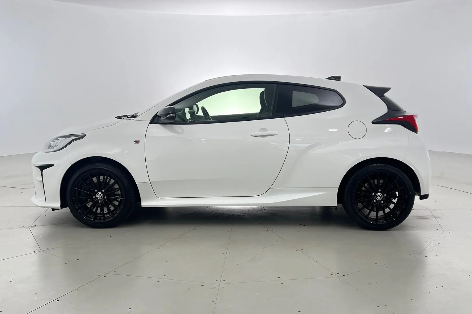 2021 Toyota Yaris Gallery Image 4