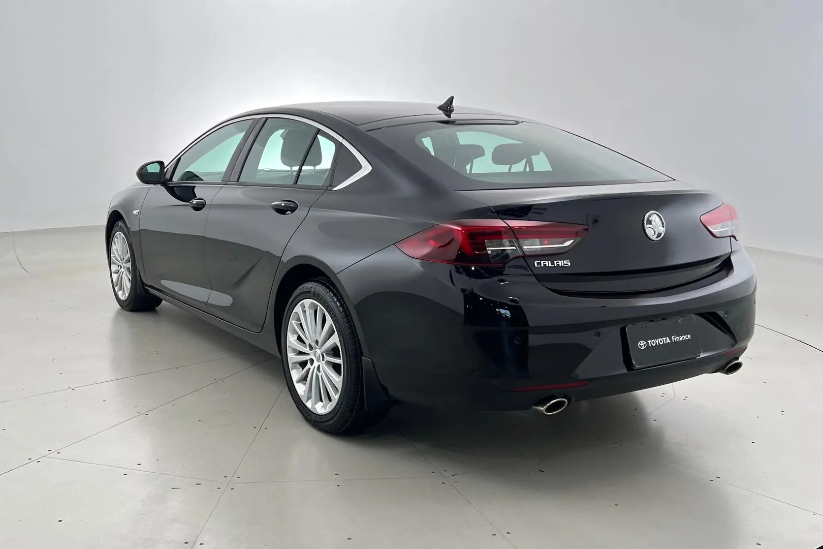 2019 Holden Calais Gallery Image 7