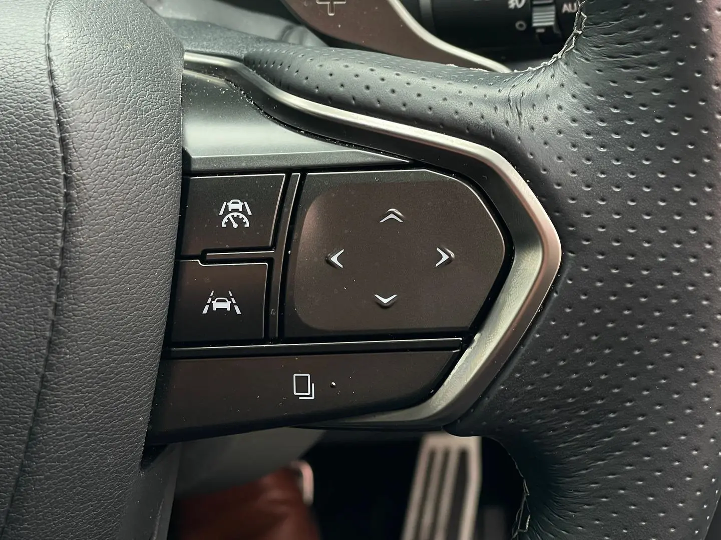 2024 Lexus RX Gallery Image 15