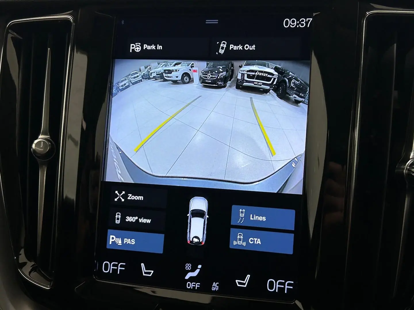 2020 Volvo XC60 Gallery Image 17
