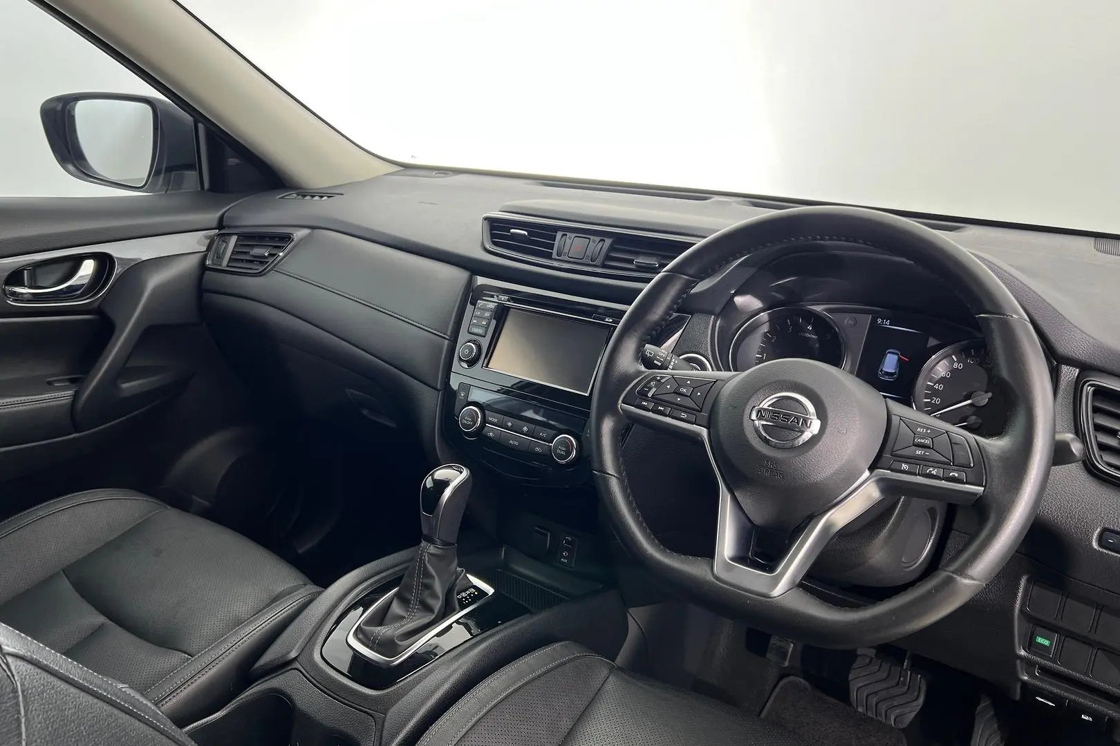 2020 Nissan X-Trail Gallery Image 2