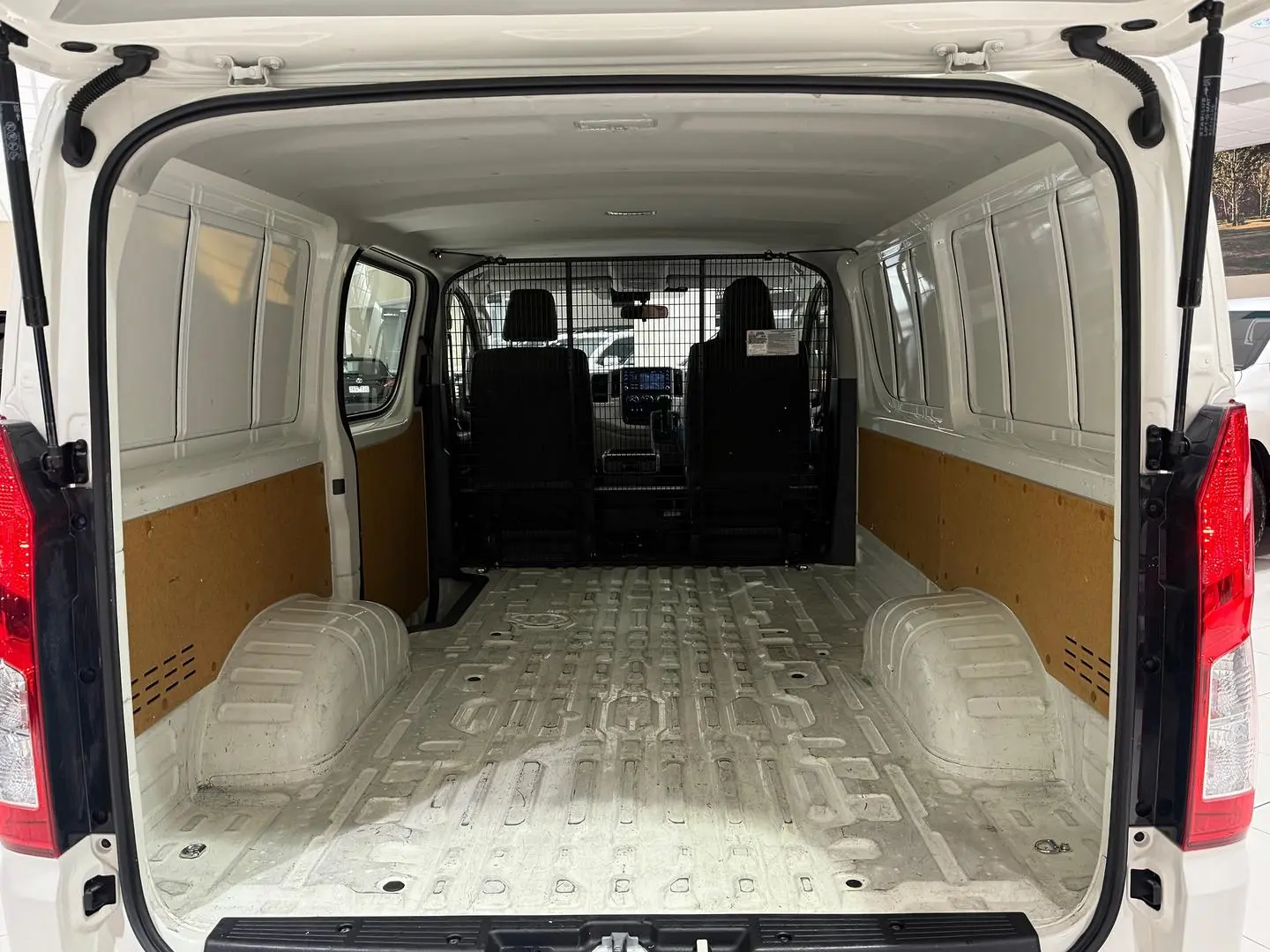 2022 Toyota Hiace Gallery Image 12