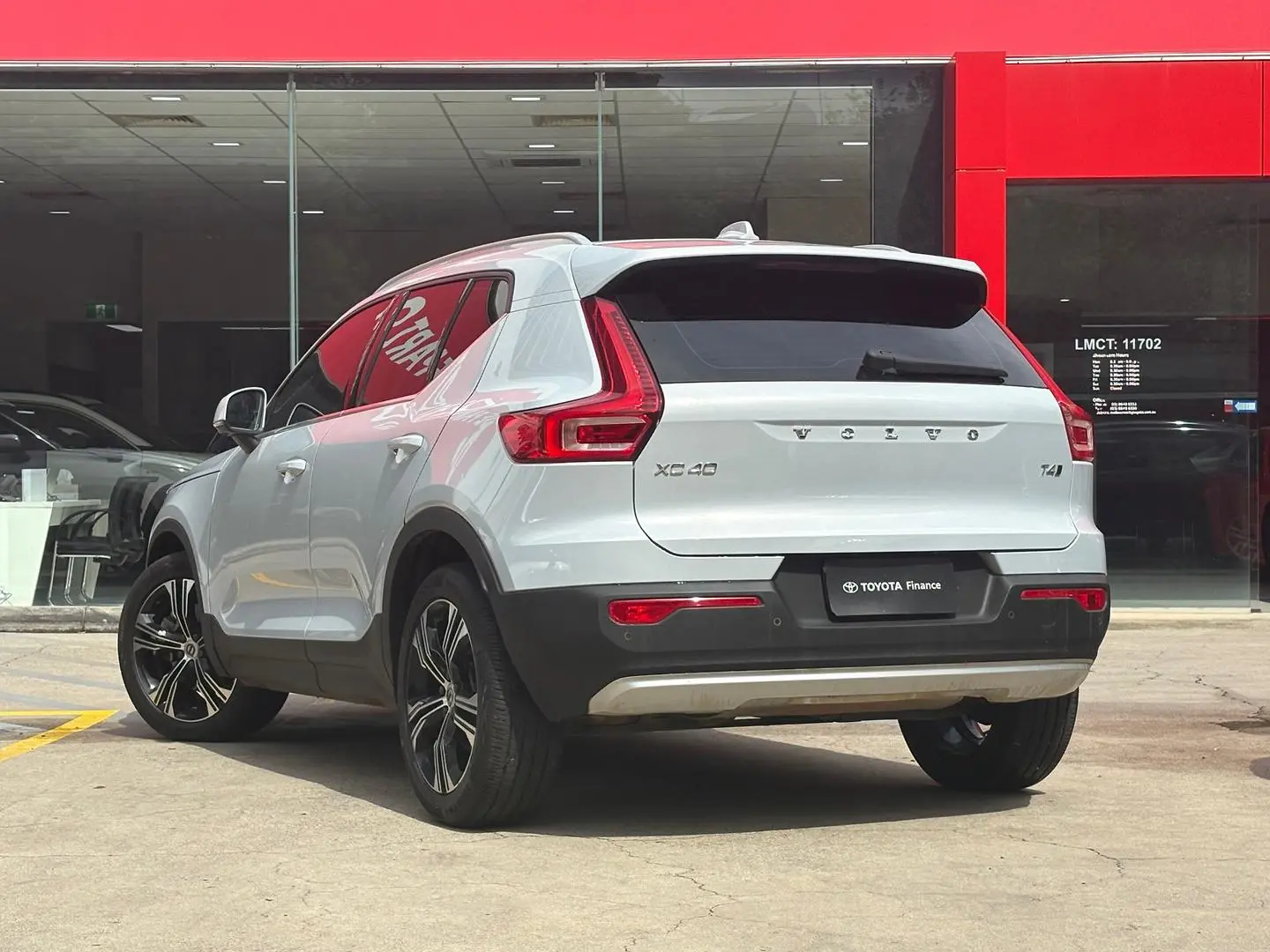 2021 Volvo XC40 Gallery Image 10
